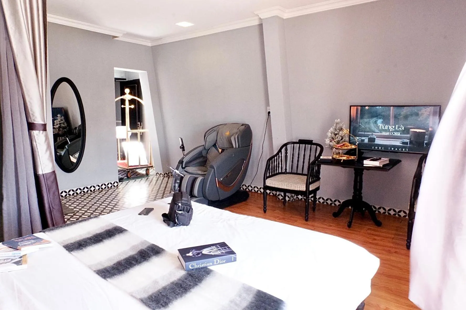 Bed in TTR Skypool View Hotel