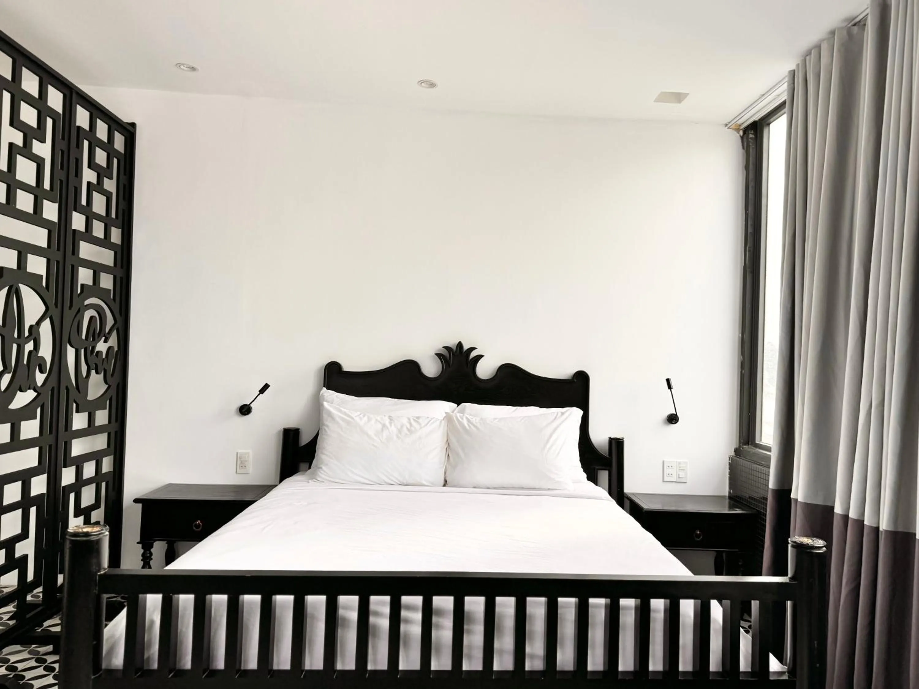 Bed in TTR Skypool View Hotel