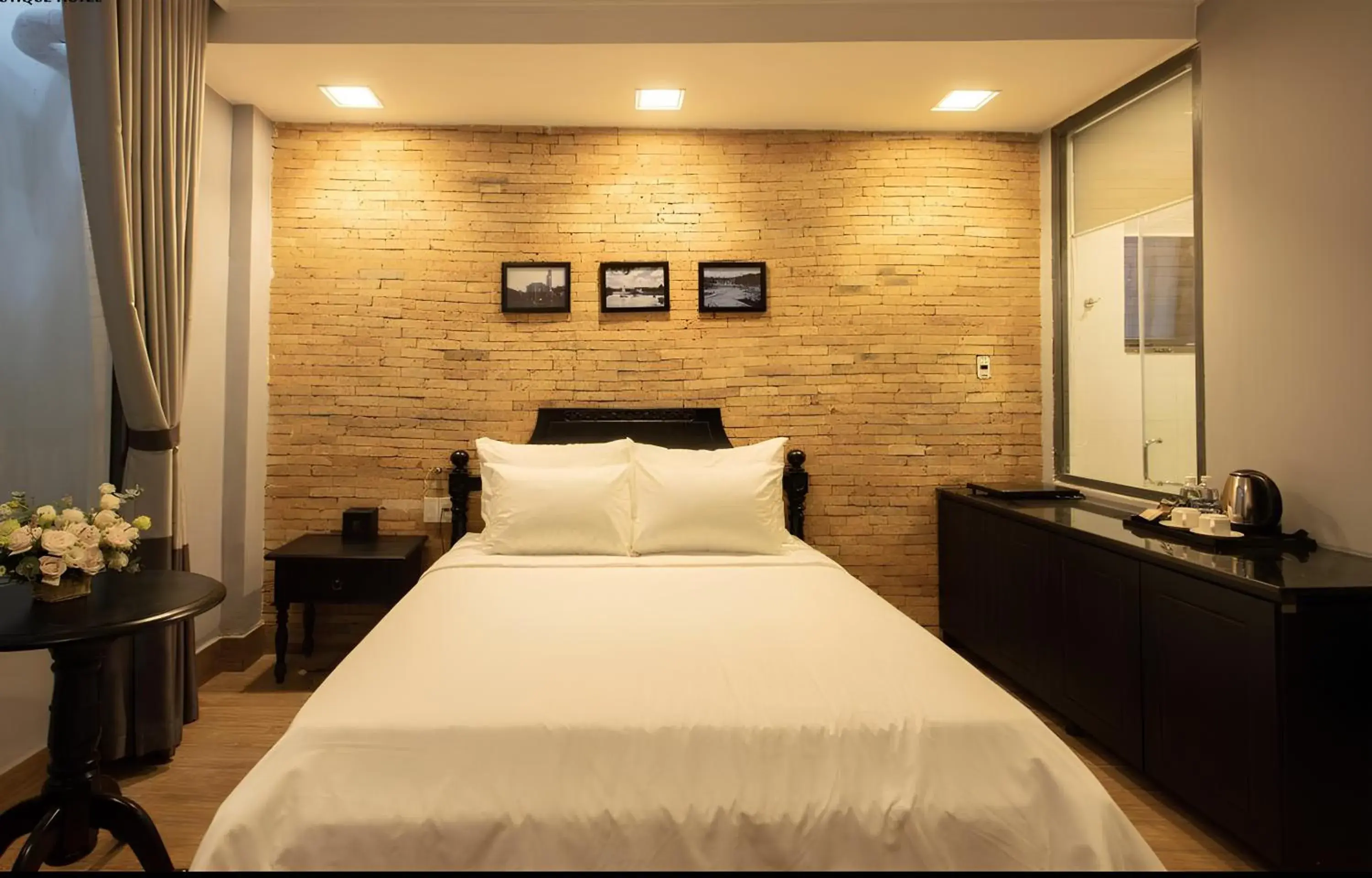 Standard Queen Room in TTR Skypool View Hotel Standard Queen Room in TTR Skypool View Hotel