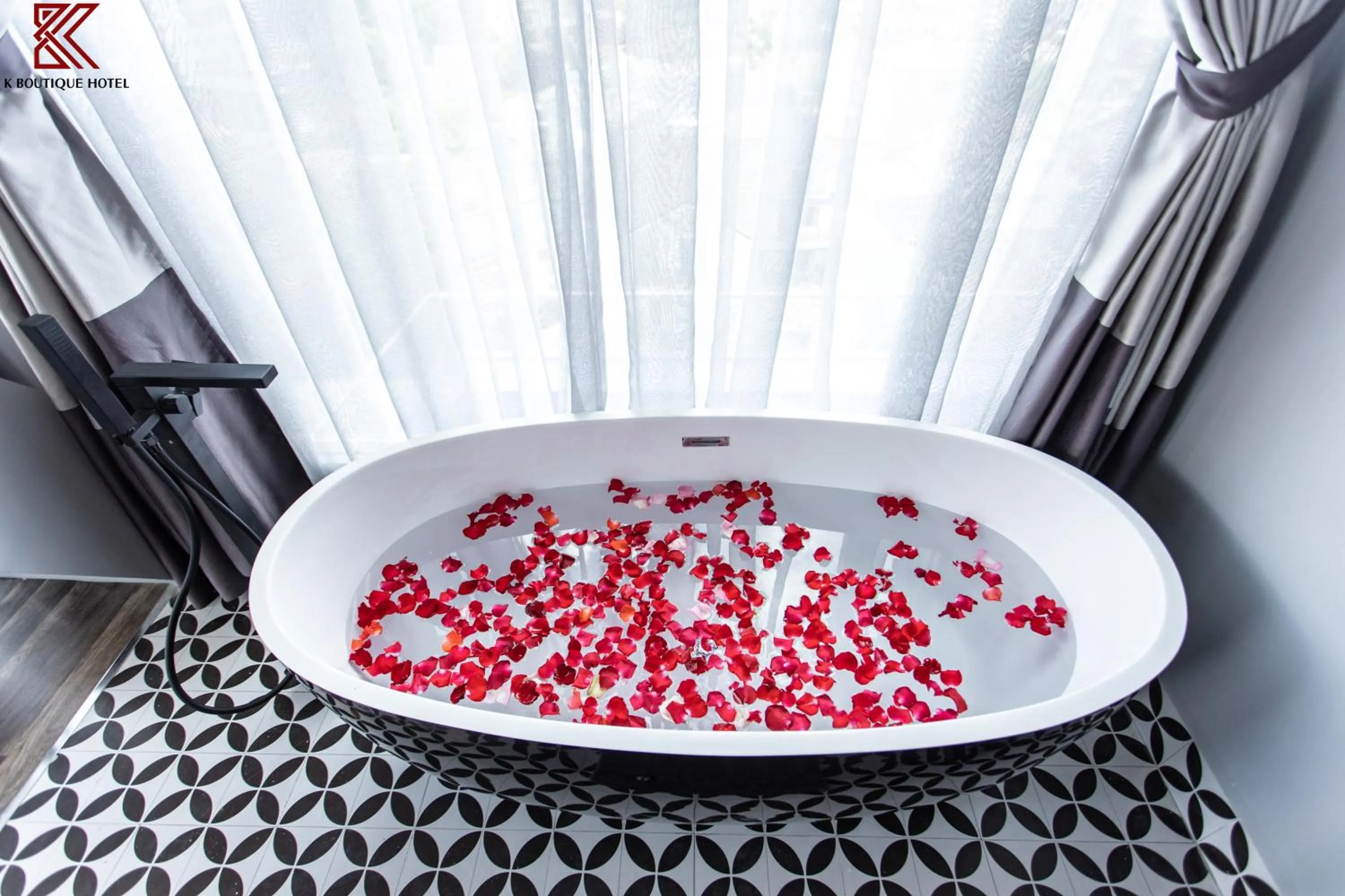 Solarium in TTR Skypool View Hotel