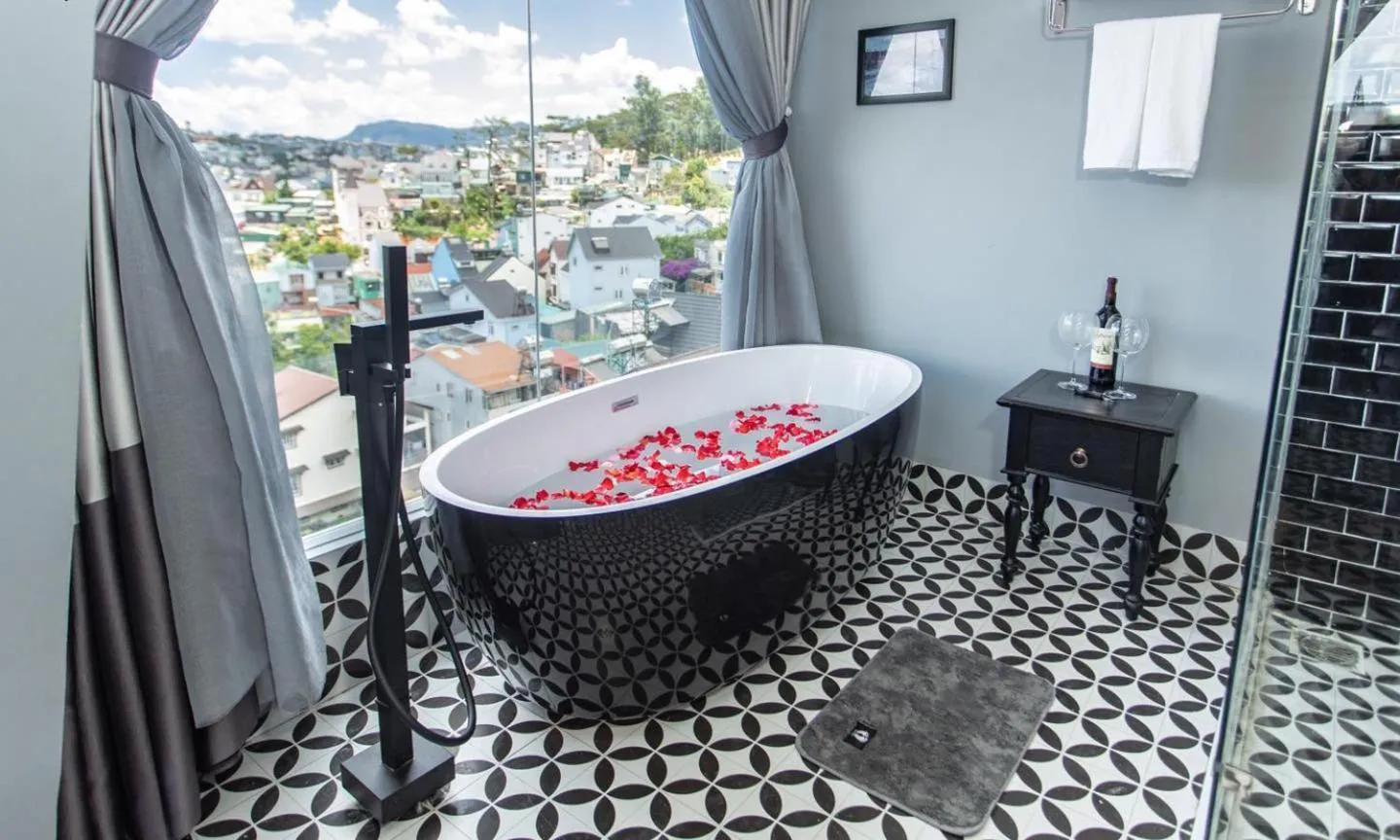 TTR Skypool View Hotel