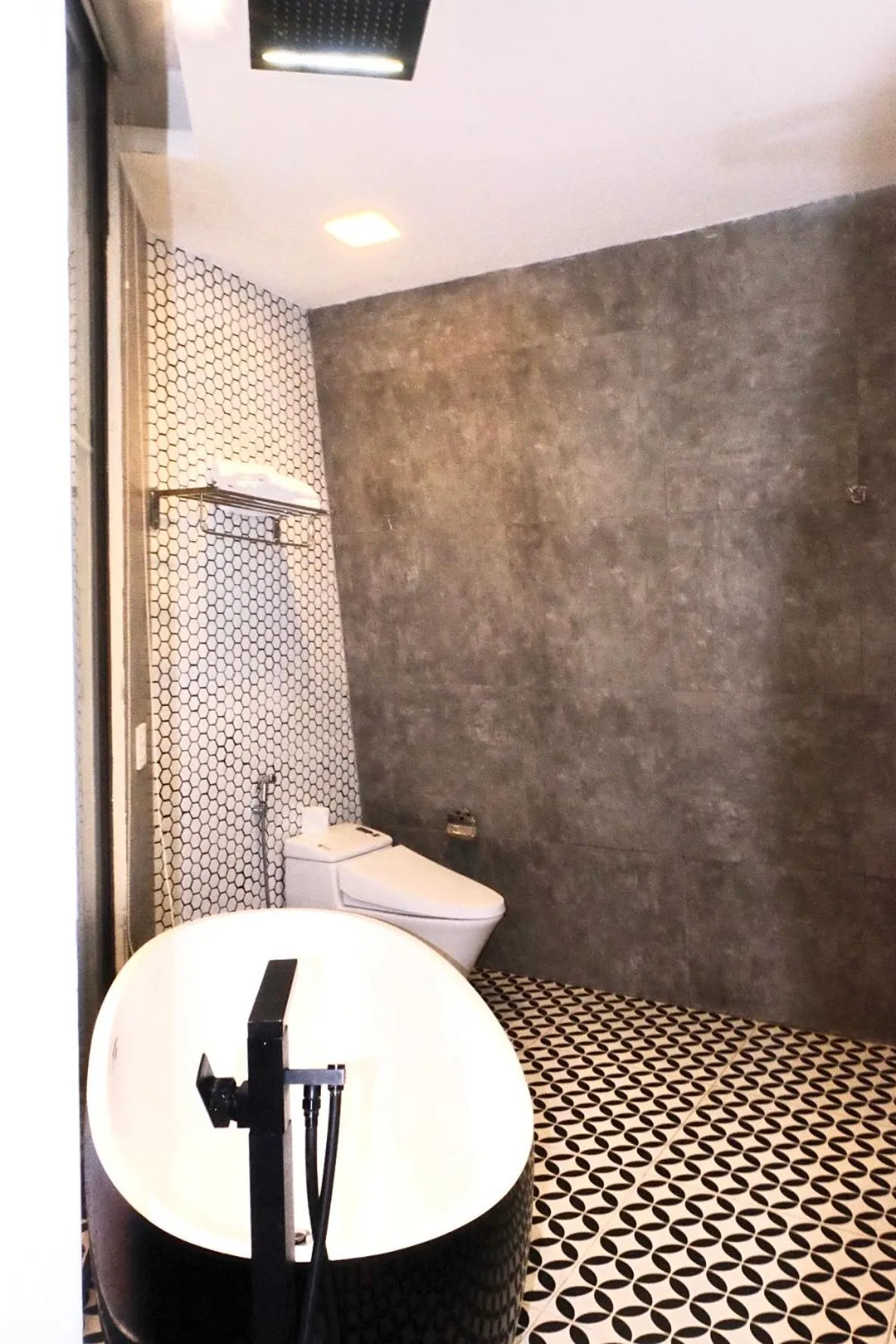 TTR Skypool View Hotel