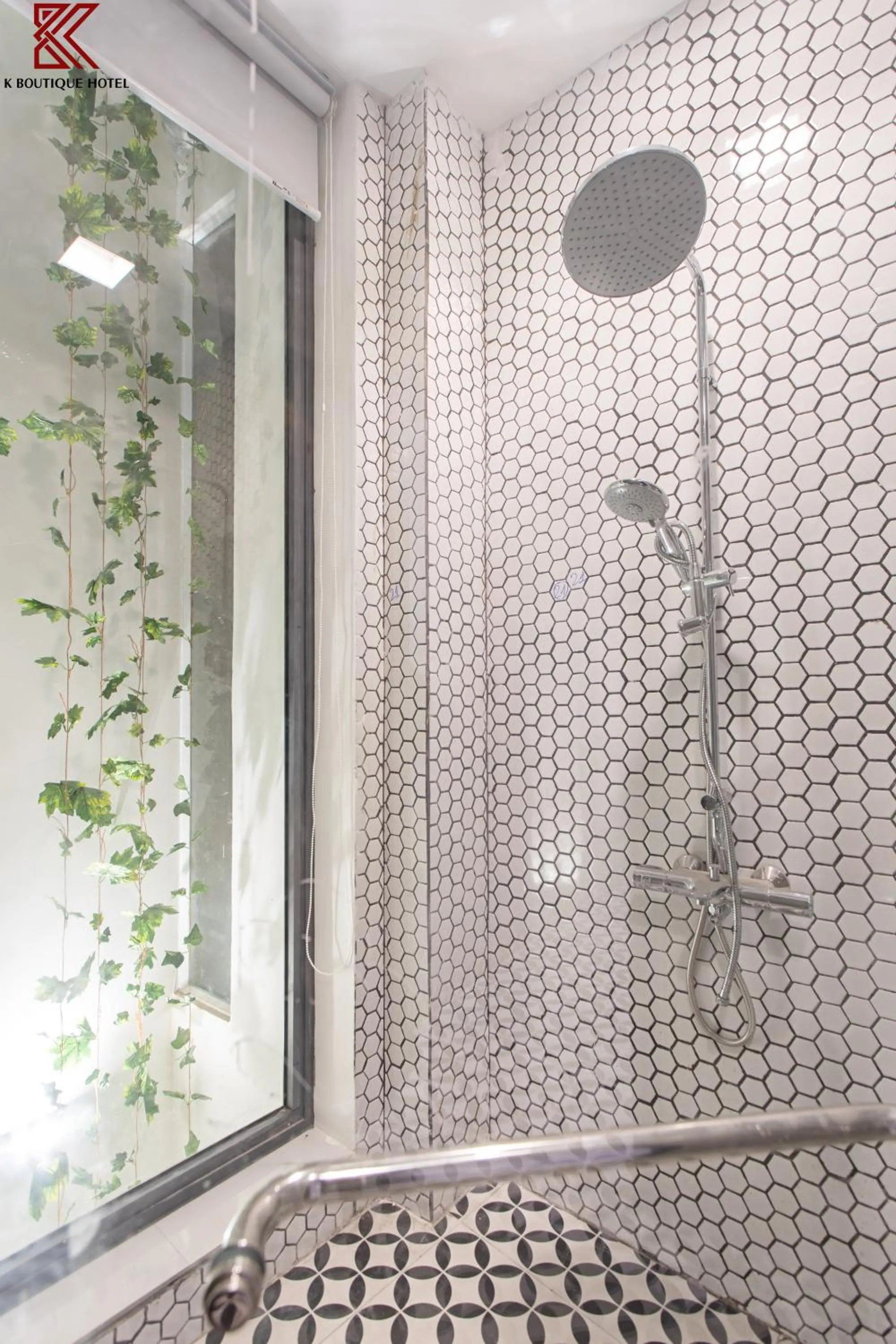 Shower in TTR Skypool View Hotel