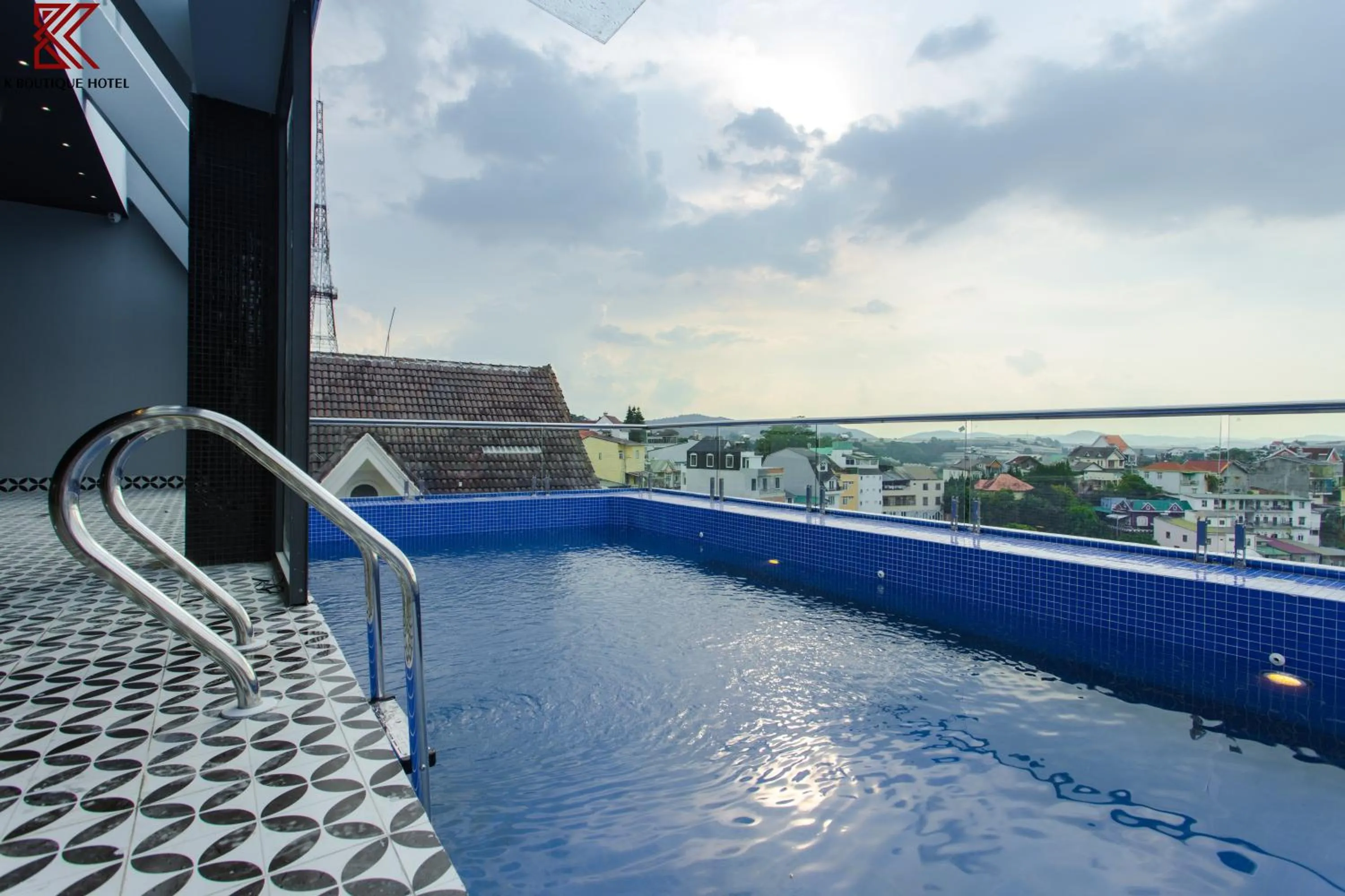 Swimming pool in TTR Skypool View Hotel