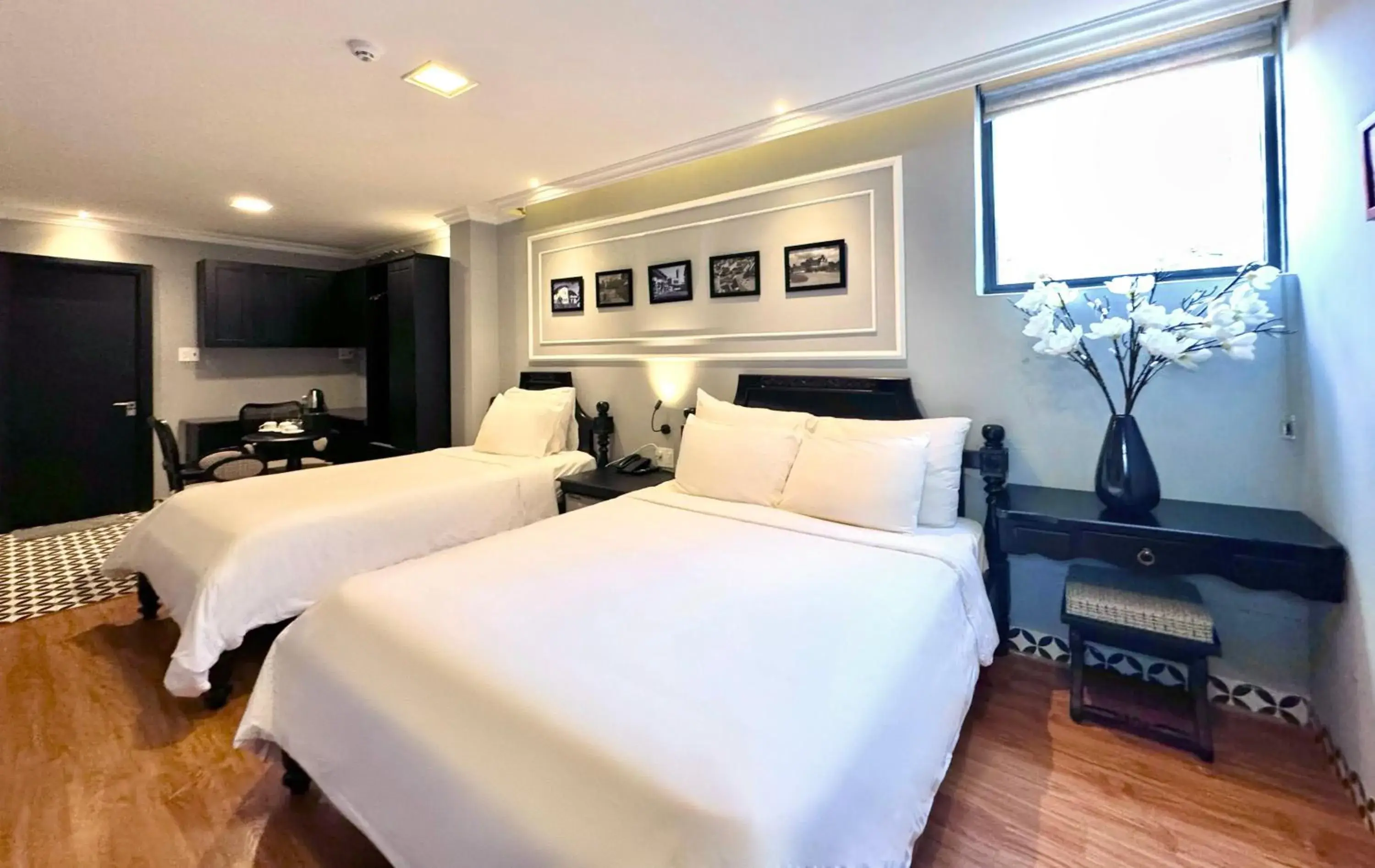 Deluxe Triple Room in TTR Skypool View Hotel Deluxe Triple Room in TTR Skypool View Hotel