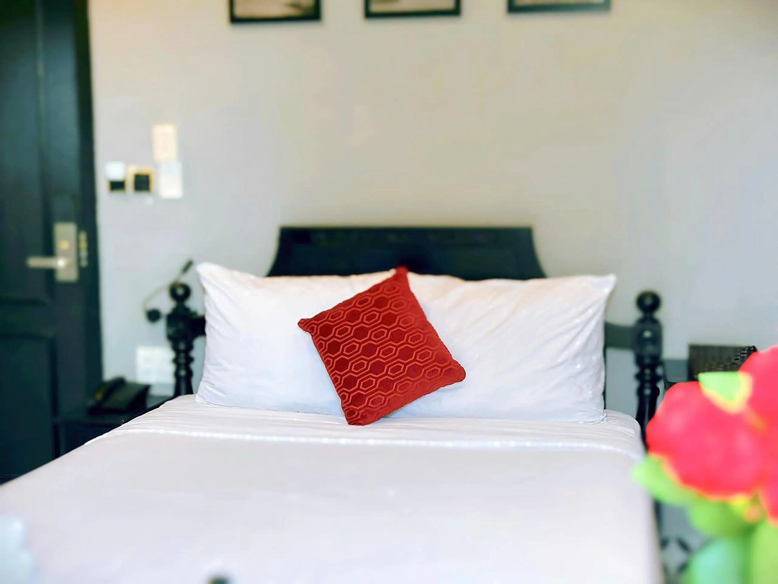 Bed in TTR Skypool View Hotel