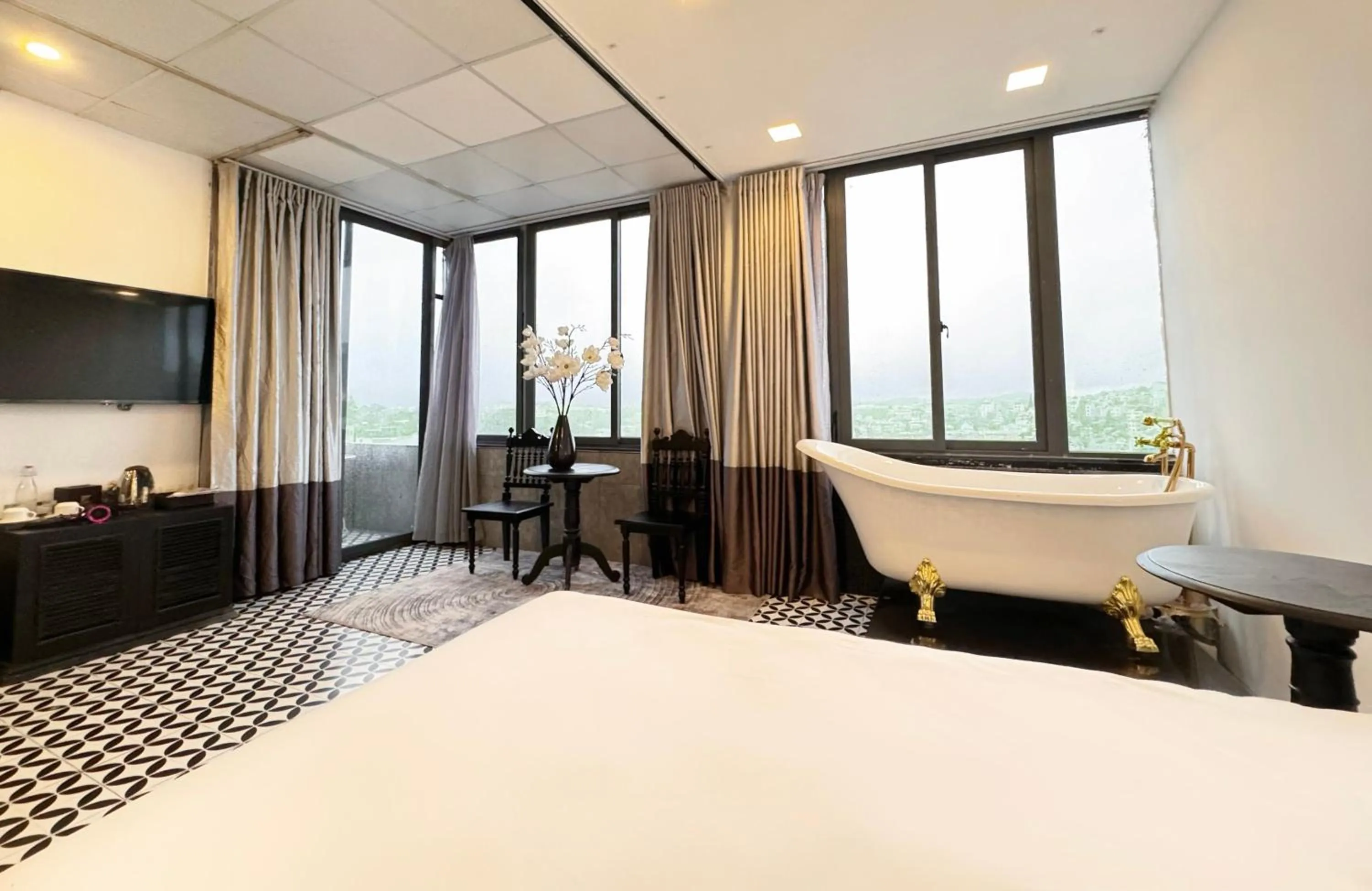 Bed in TTR Skypool View Hotel