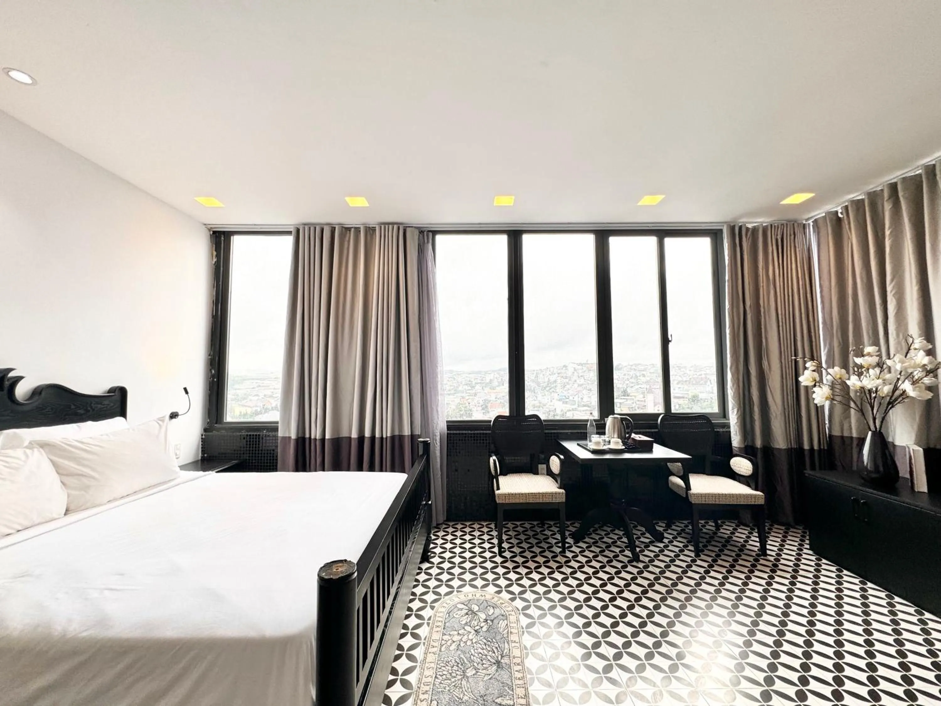 Bed in TTR Skypool View Hotel