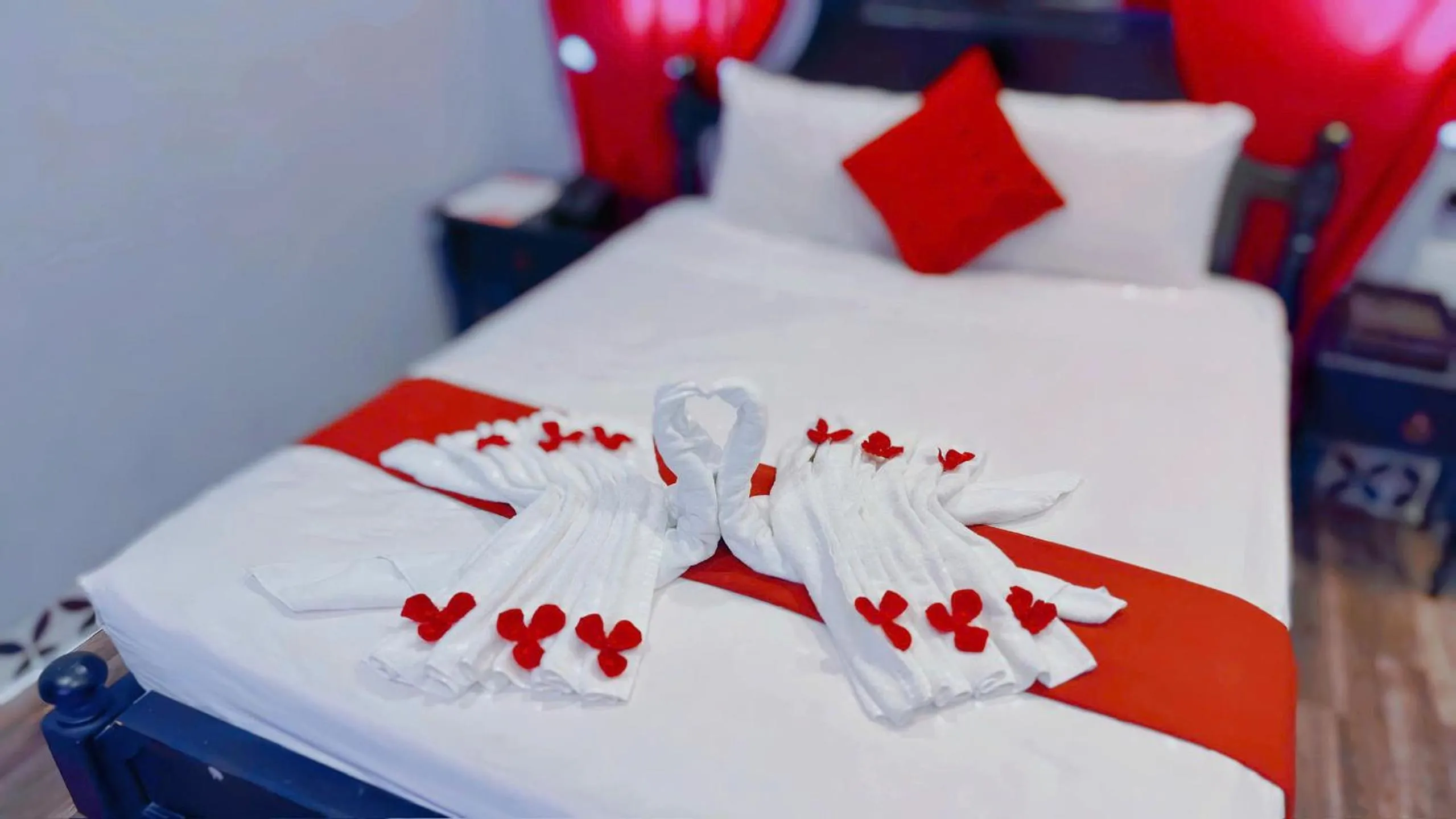 Bed in TTR Skypool View Hotel