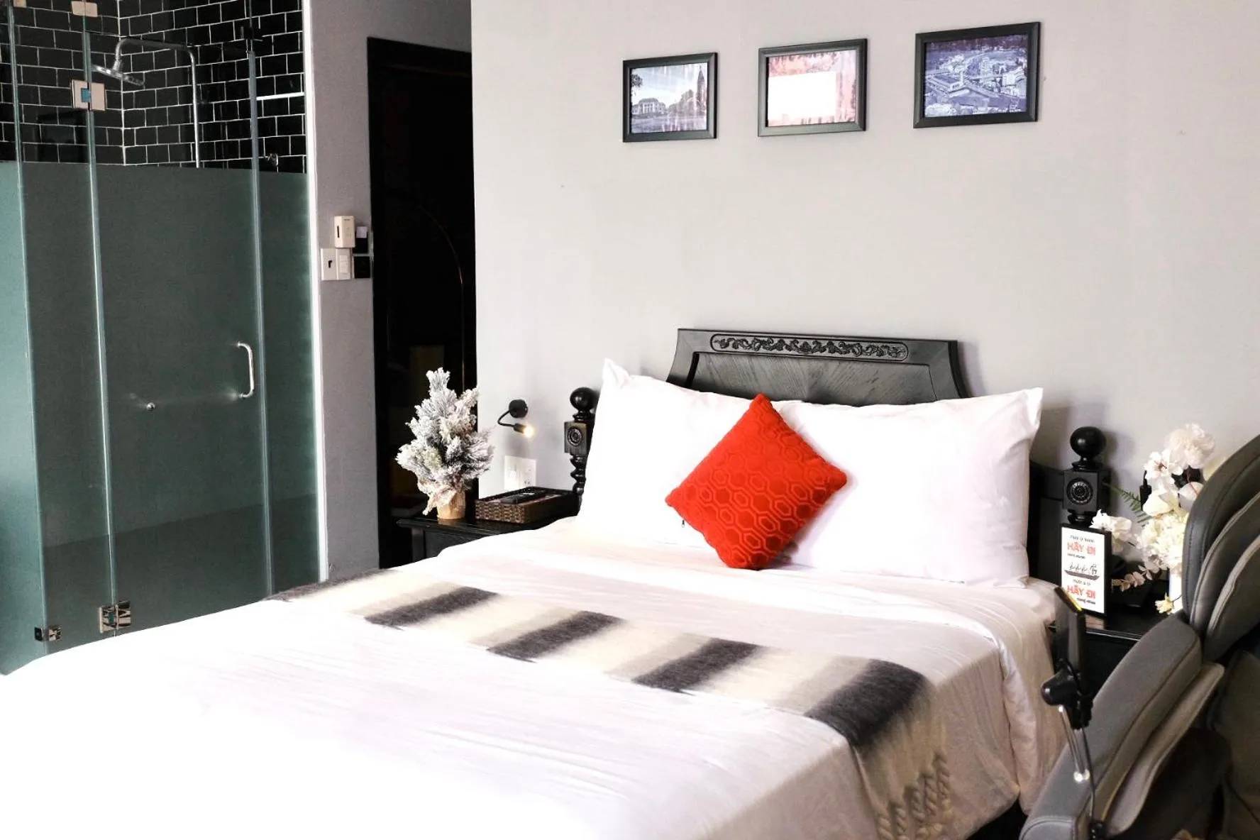 Bed in TTR Skypool View Hotel