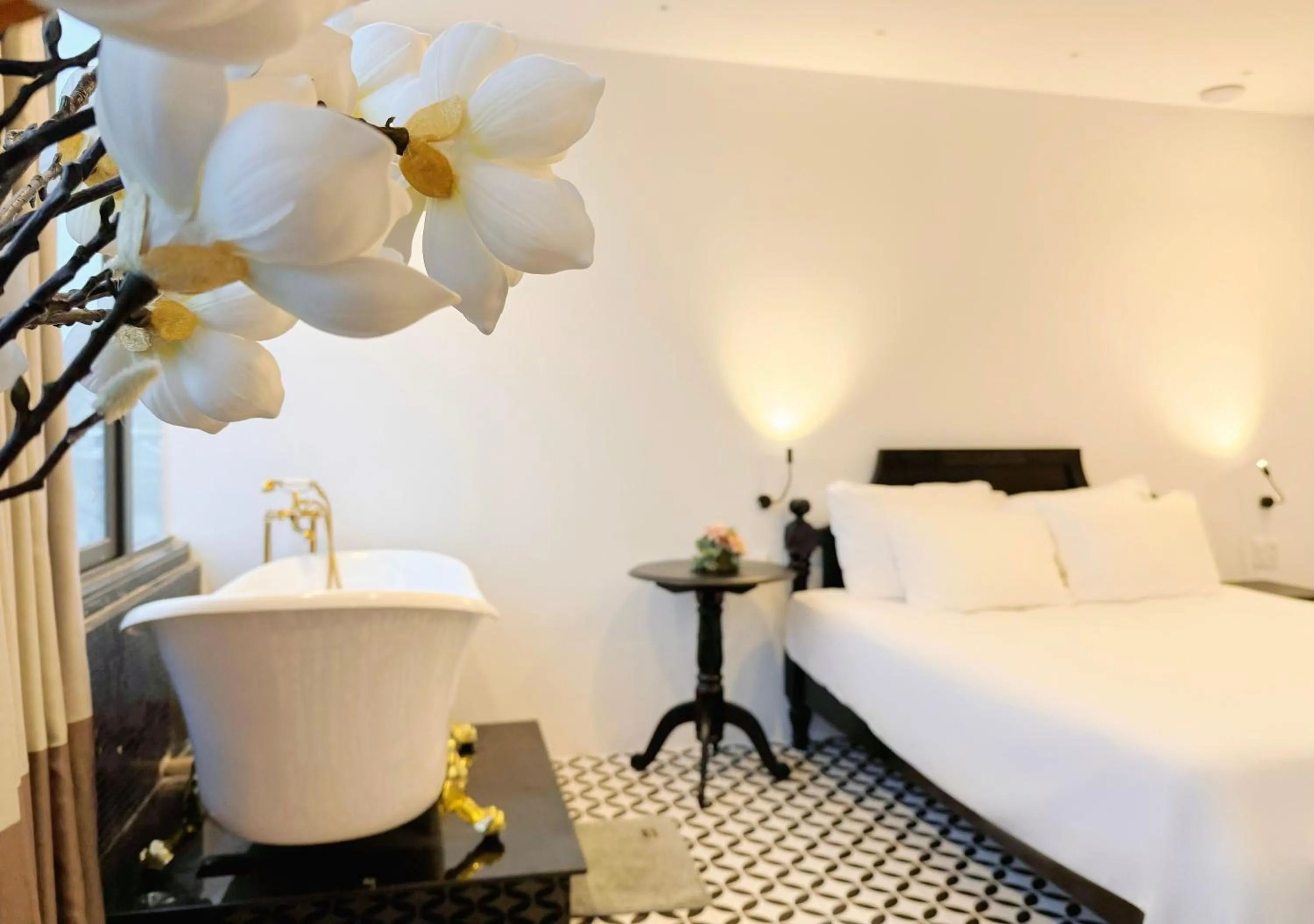 Bed in TTR Skypool View Hotel