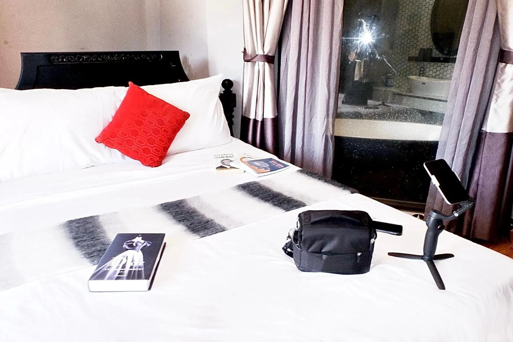 Bed in TTR Skypool View Hotel