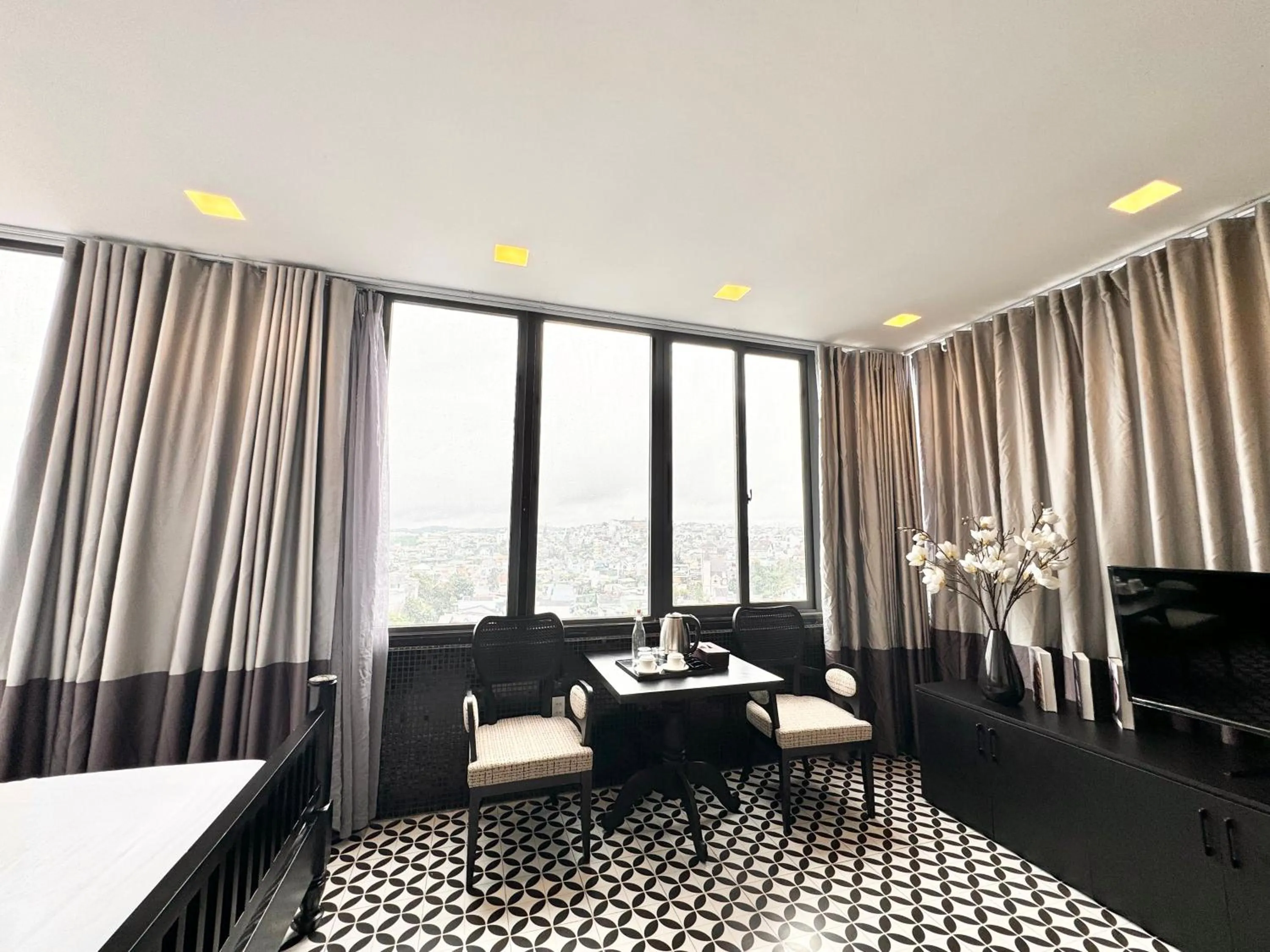 Bed in TTR Skypool View Hotel