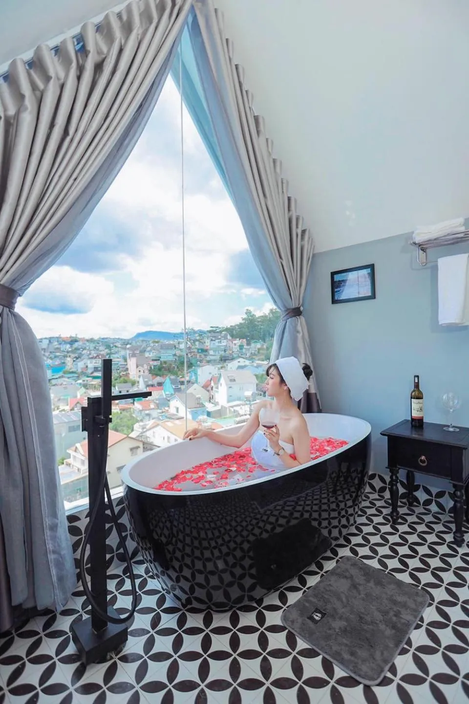 TTR Skypool View Hotel