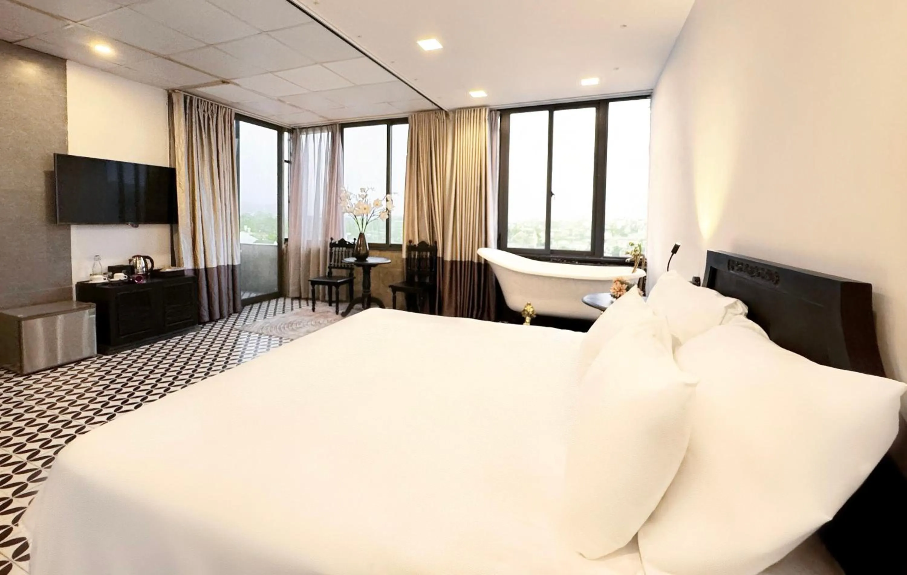 Bed in TTR Skypool View Hotel