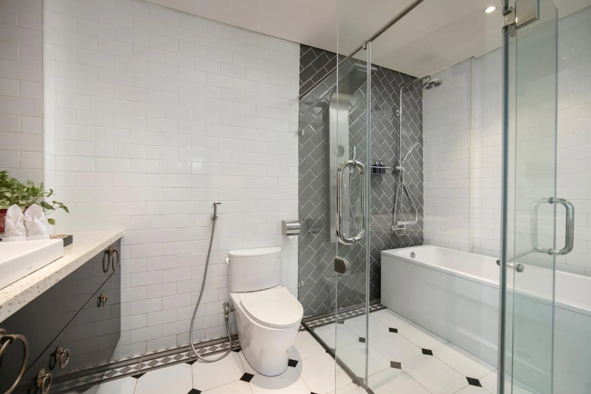 Shower in Carillon Boutique Hotel