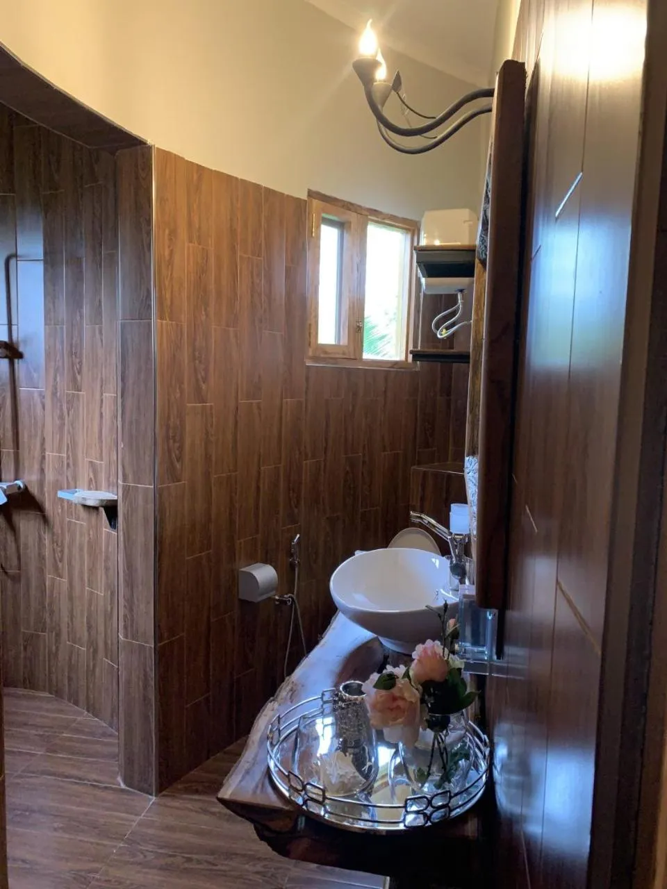 Bathroom in Tulivu Kilimanjaro Retreat