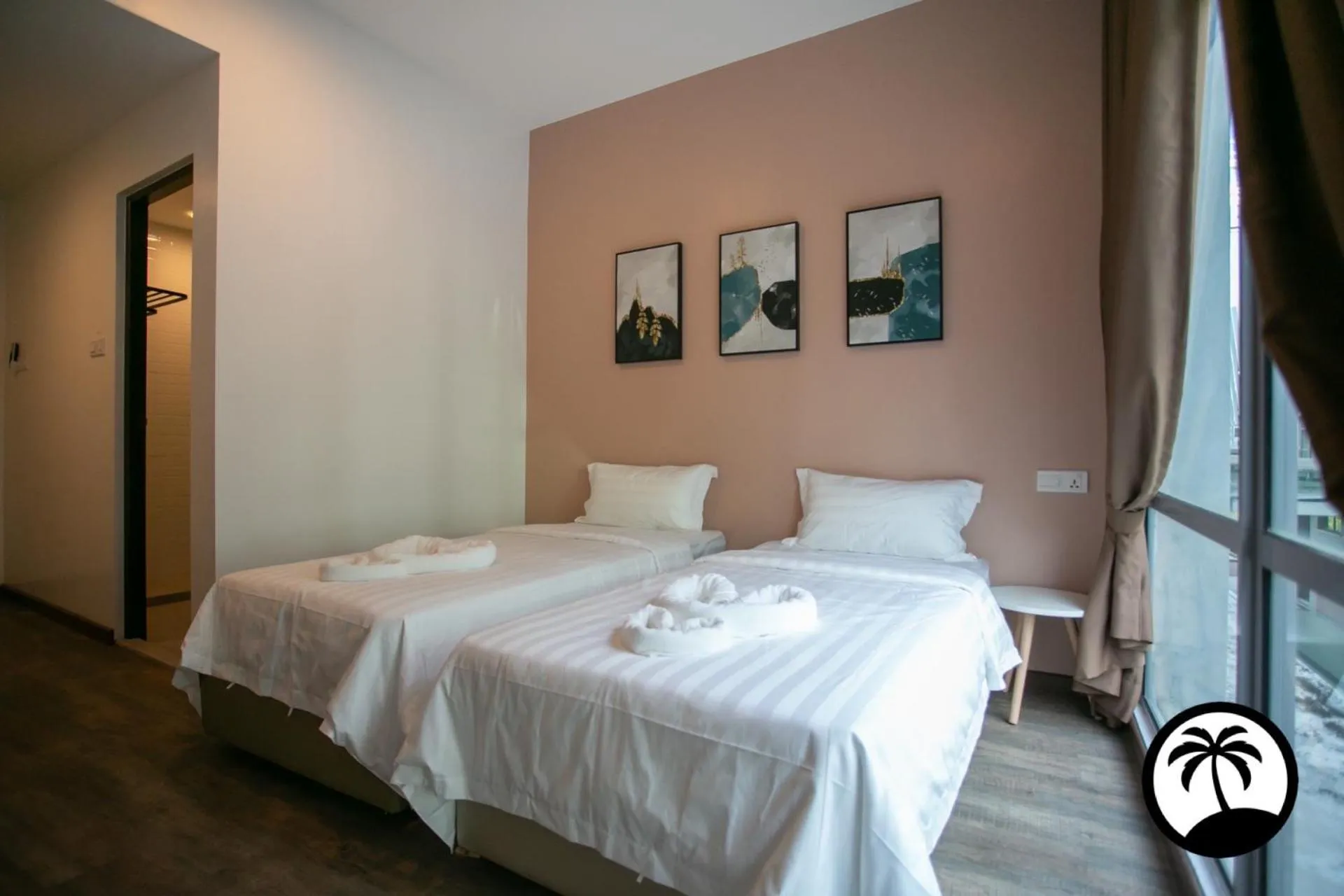 Bedroom, Bed in Paradise Suite at KK Times Square, beside Imago