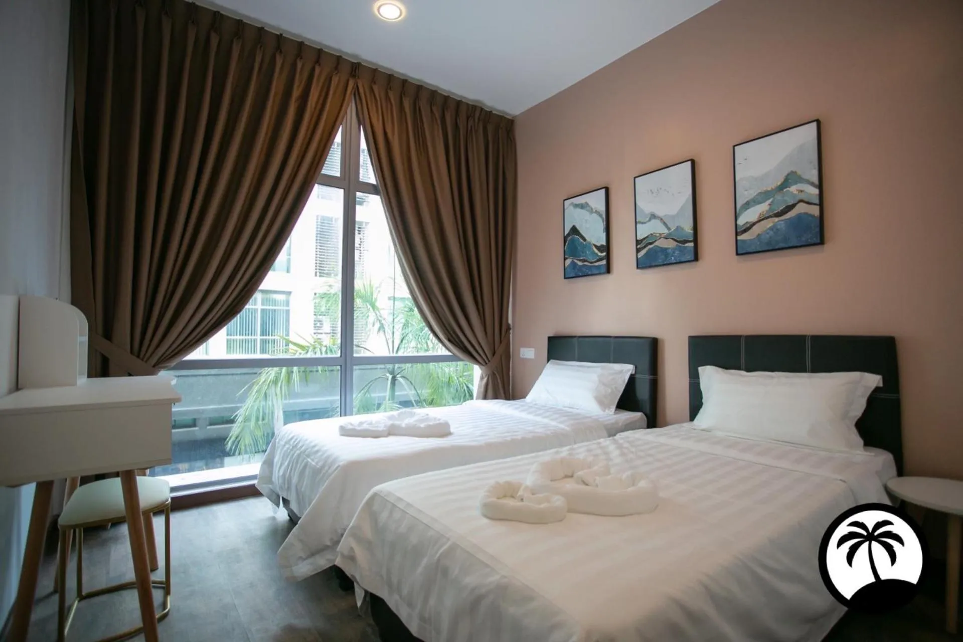 Bedroom, Bed in Paradise Suite at KK Times Square, beside Imago