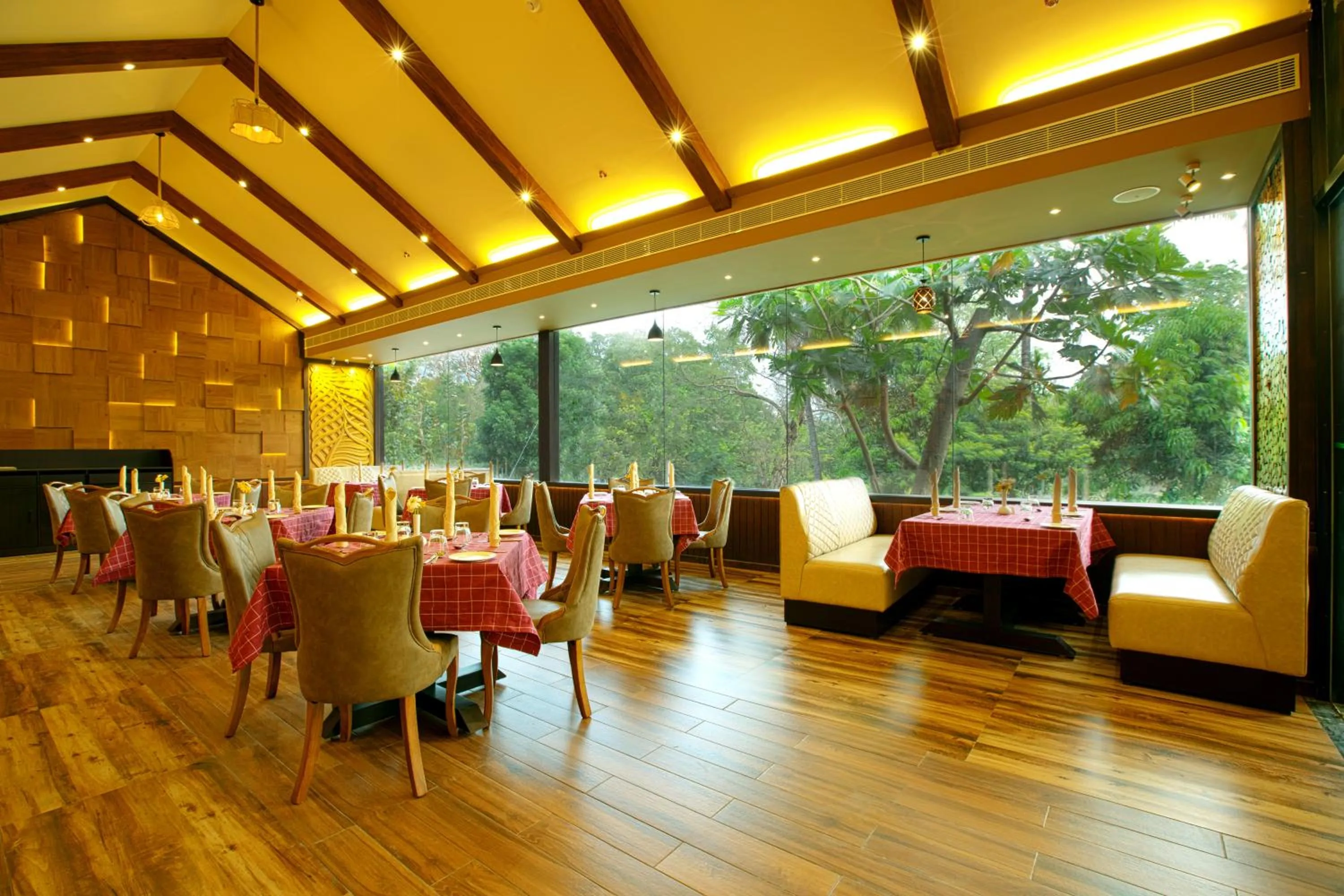 Restaurant/places to eat in Au Revoir Wellness Resort, Malampuzha