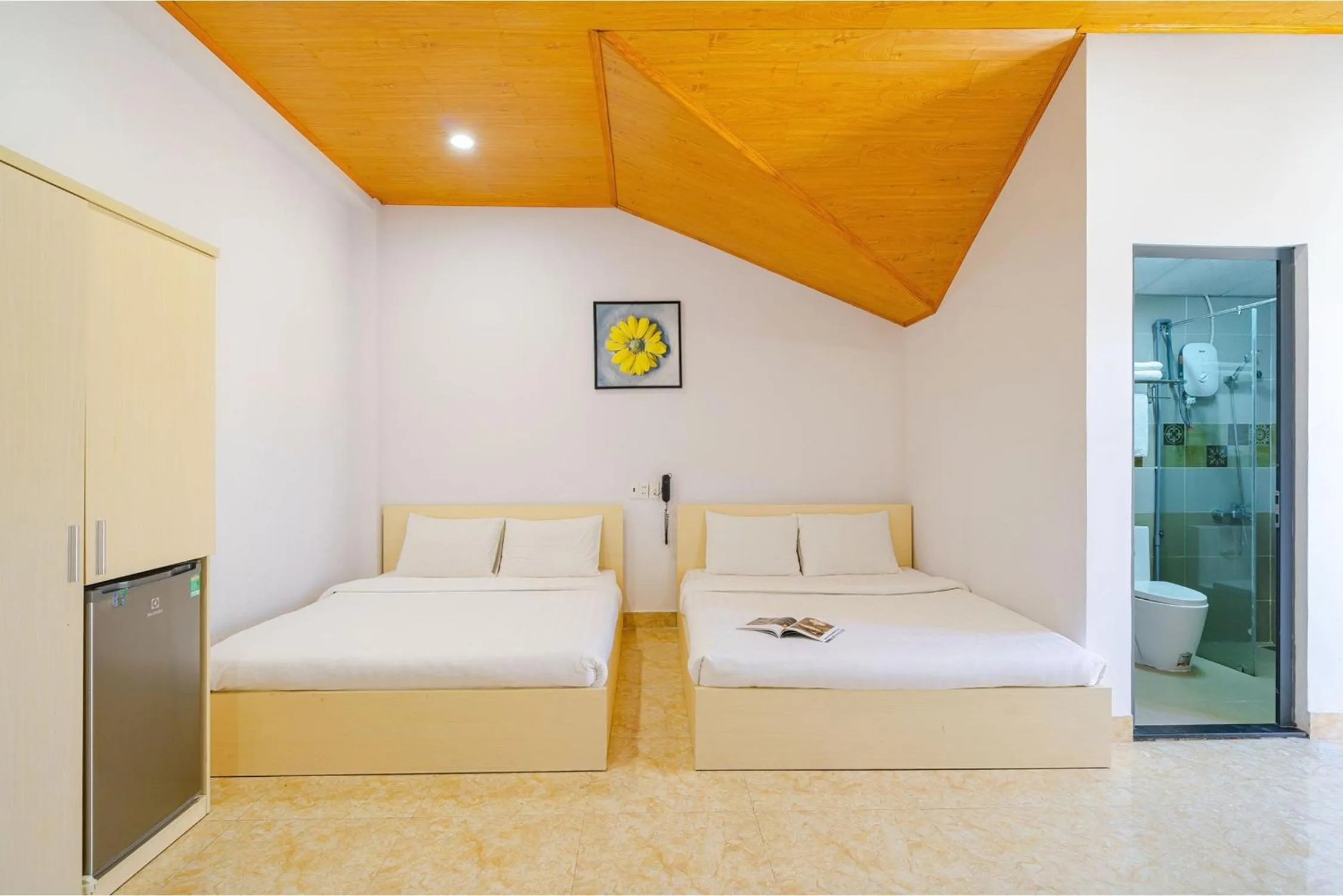 Toilet, Bed in AN Boutique Hotel