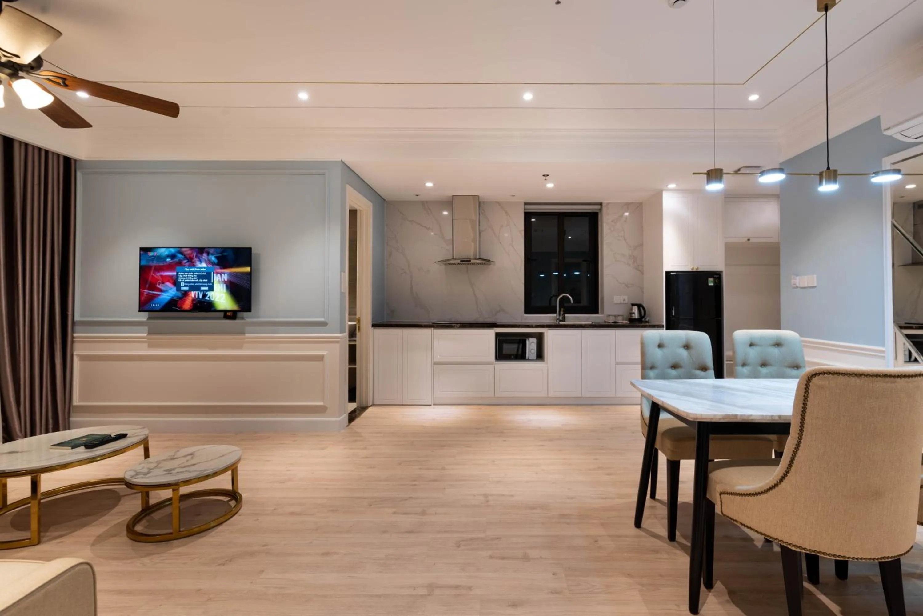 Communal lounge/ TV room in Louis Mo Apartment