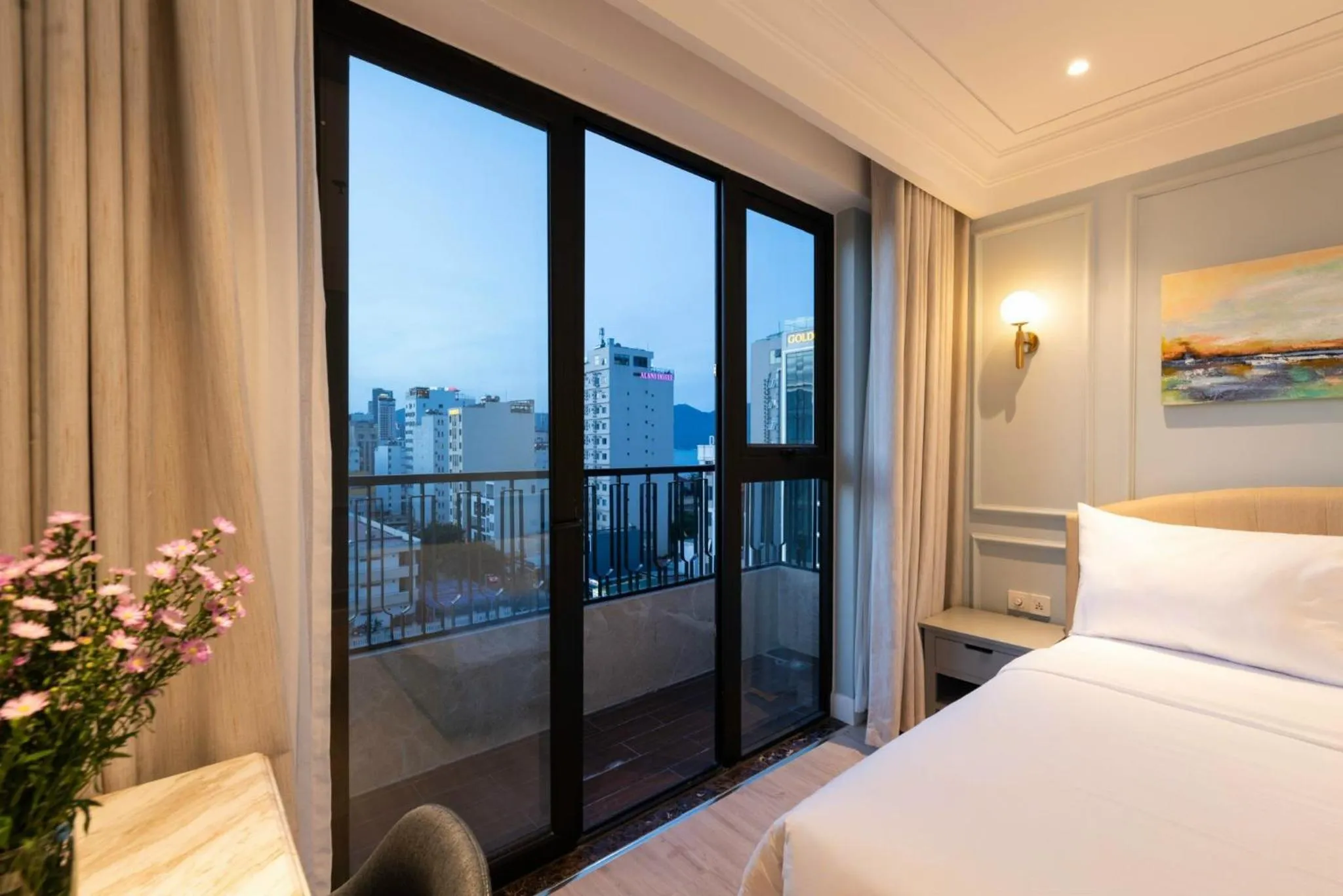 View (from property/room), Bed in Louis Mo Apartment