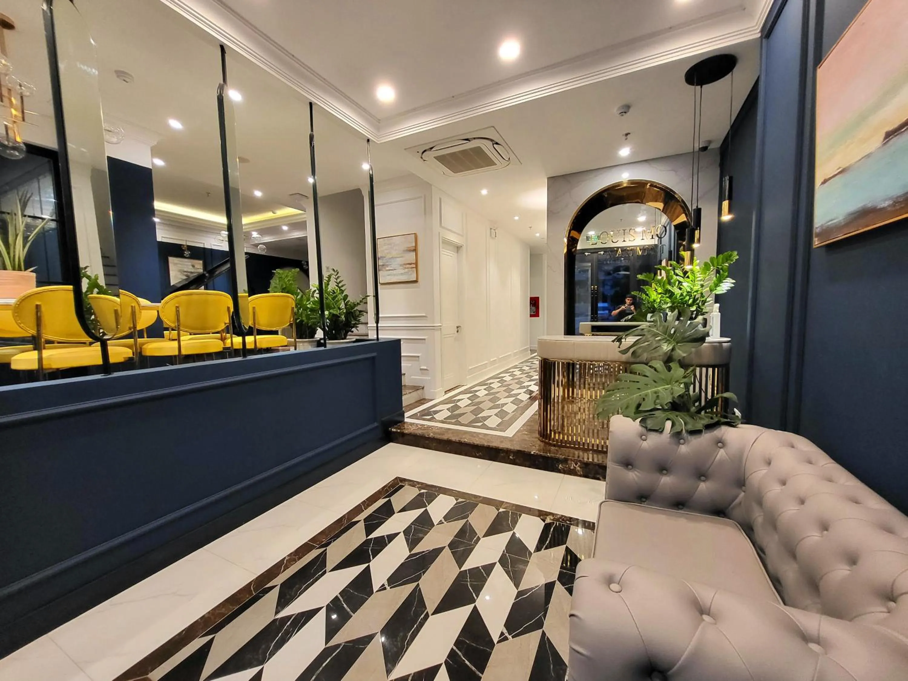 Lobby or reception in Louis Mo Apartment