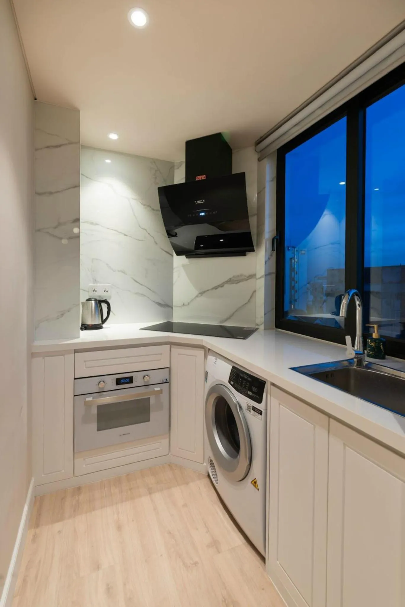 Kitchen or kitchenette in Louis Mo Apartment