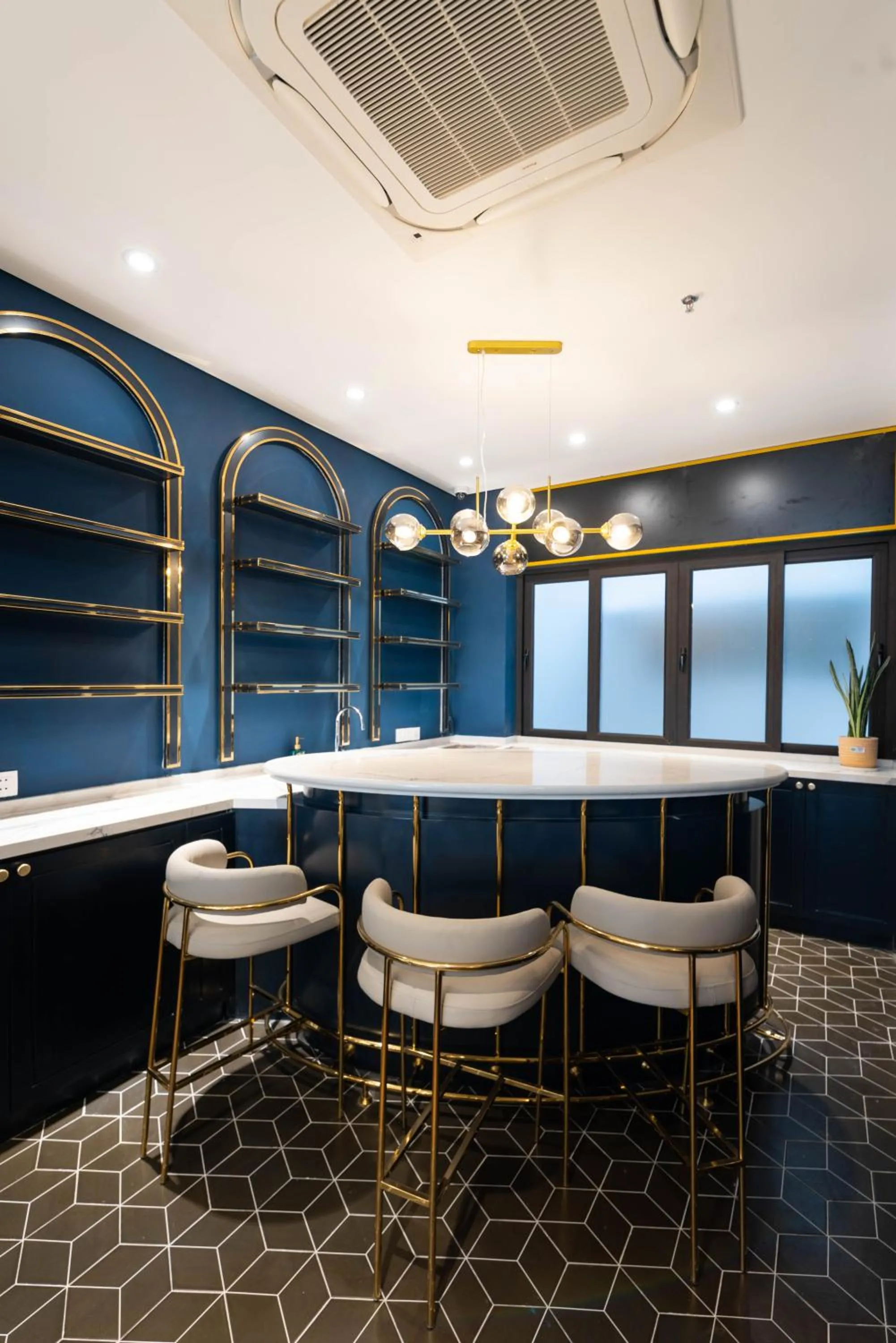 Lounge or bar in Louis Mo Apartment