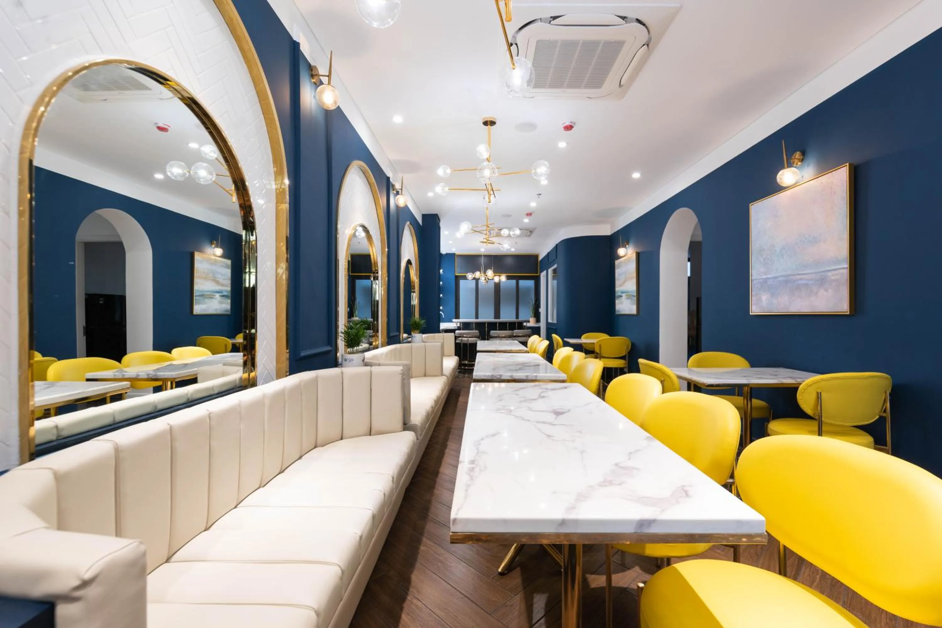 Restaurant/places to eat in Louis Mo Apartment