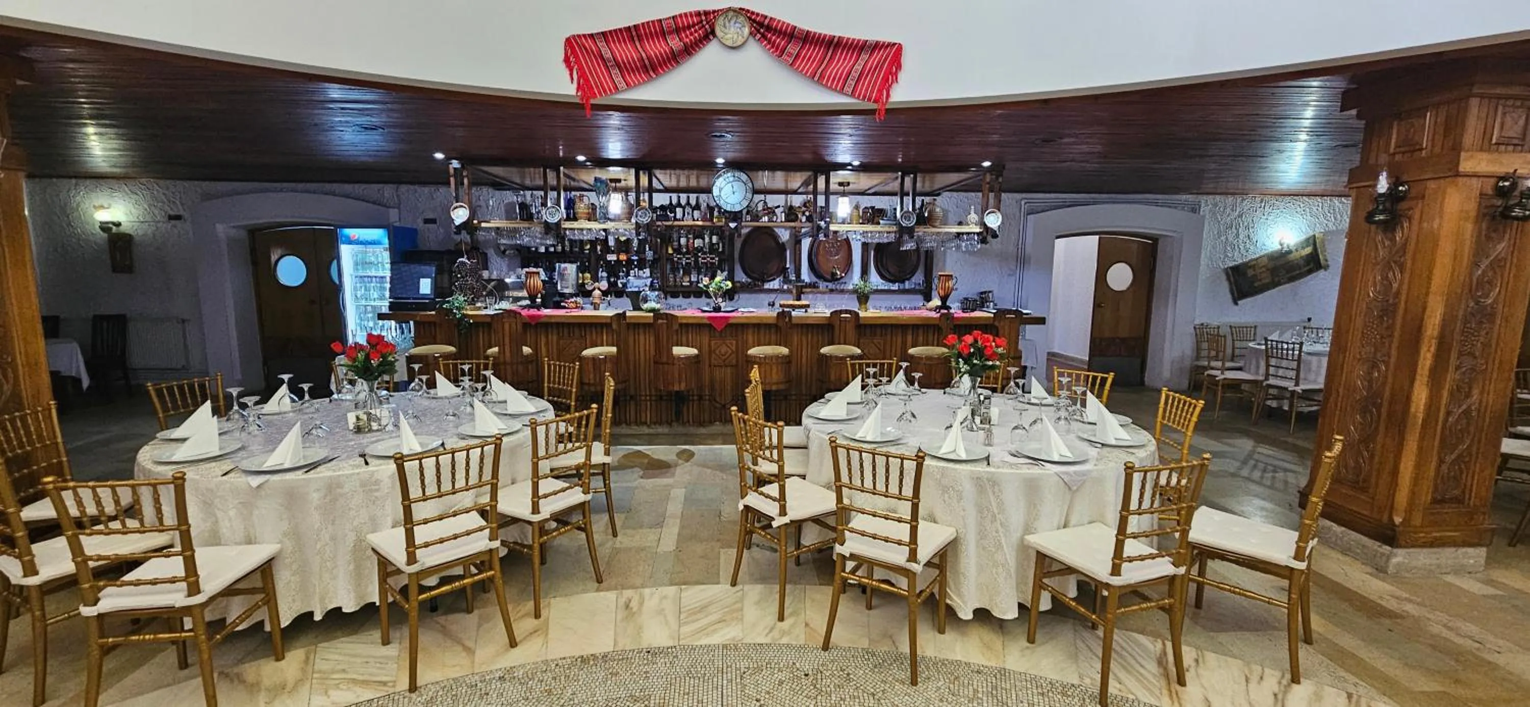 Restaurant/places to eat in Ilinca