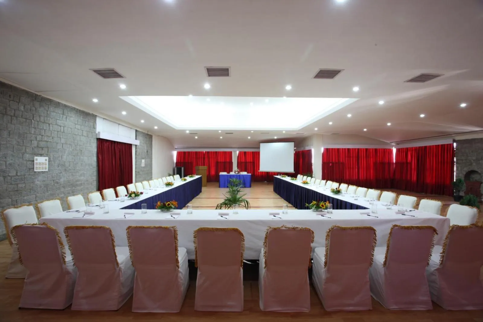 Business facilities in Timber Trail Heights & Terraces-Cable Car Escape