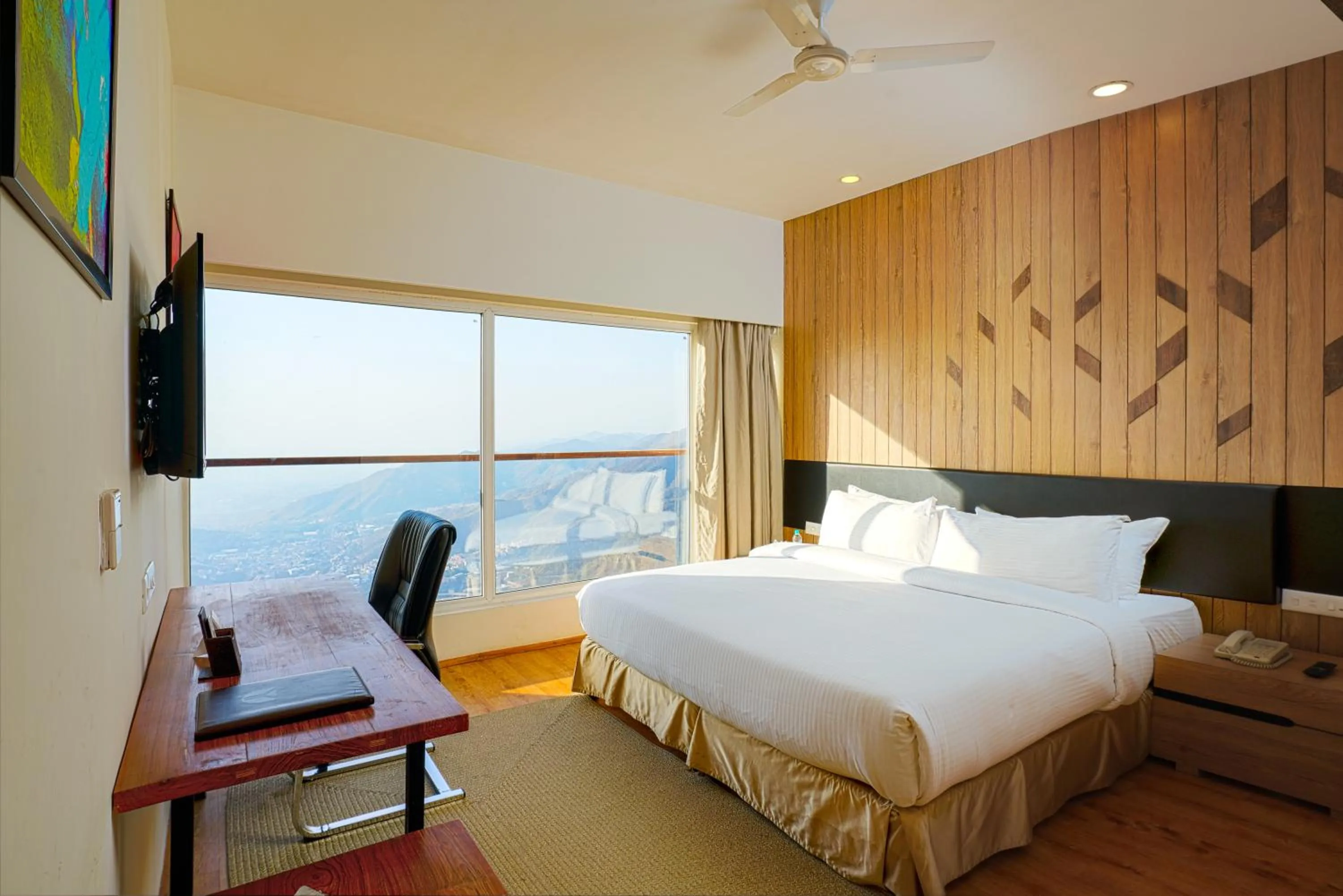 Bedroom, Bed in Timber Trail Heights & Terraces-Cable Car Escape