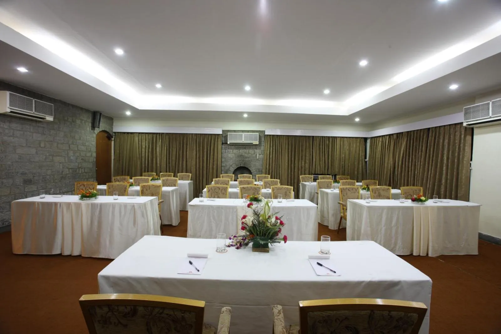 Business facilities in Timber Trail Heights & Terraces-Cable Car Escape