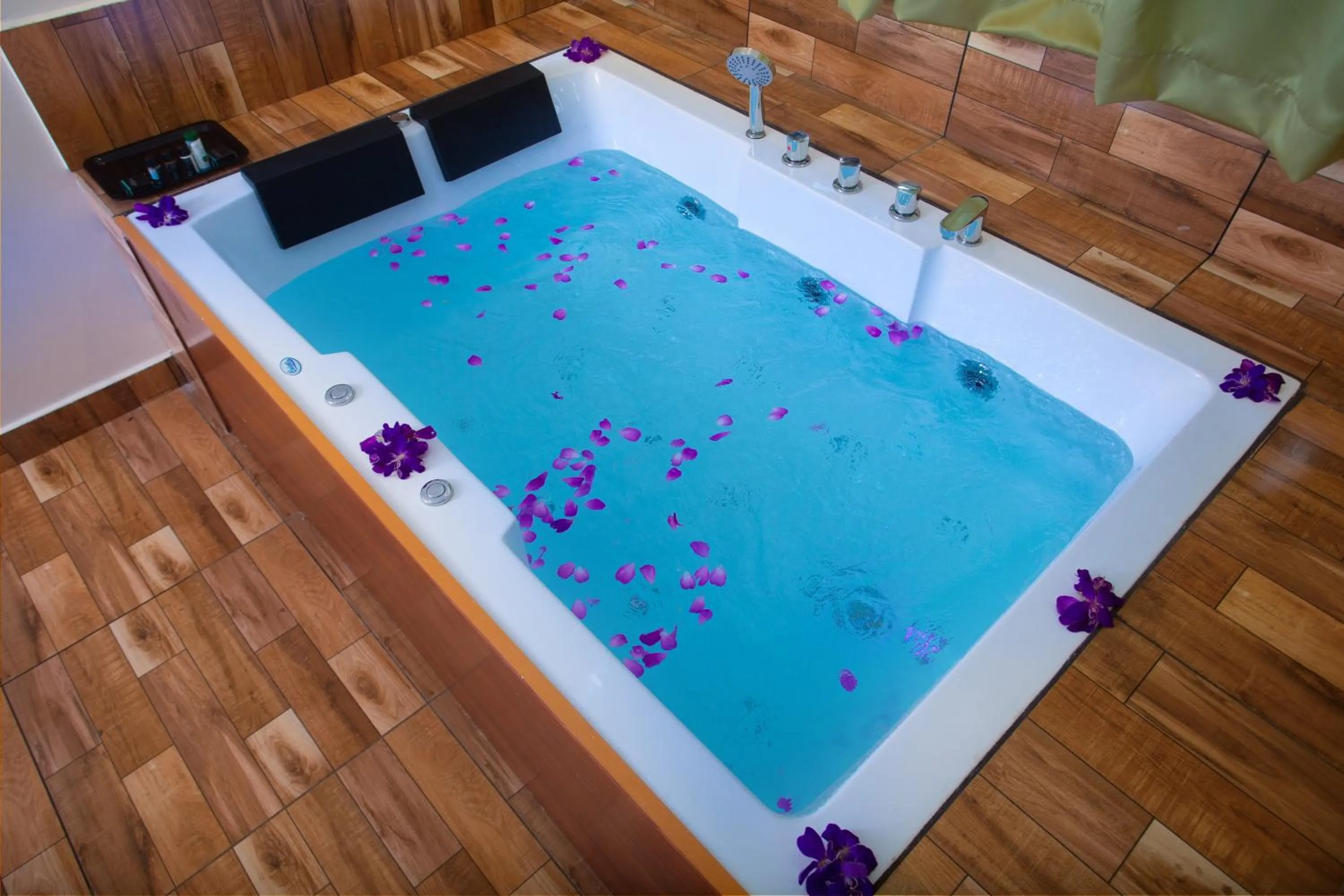 Bath in The Arbour Resort Munnar