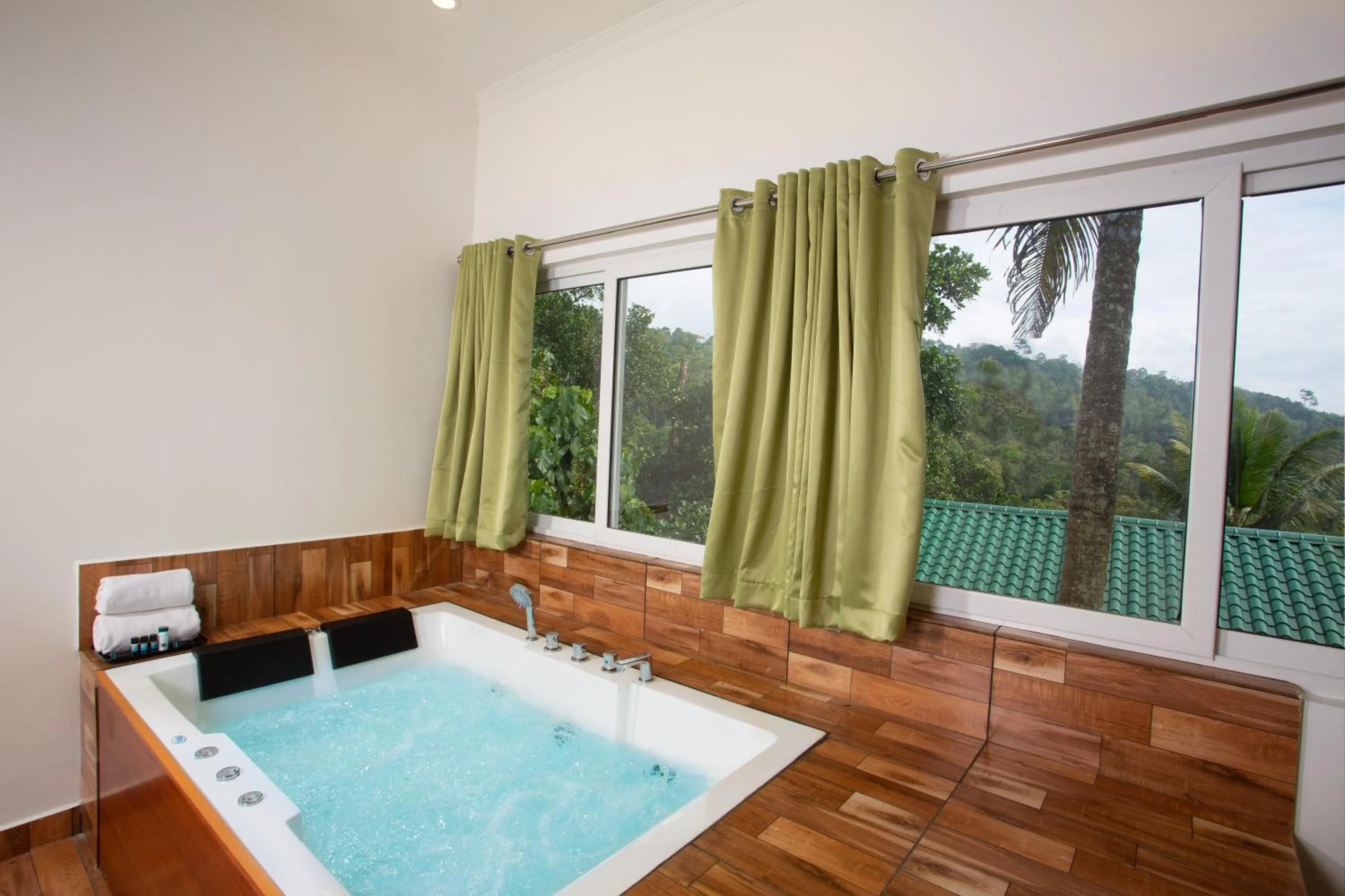 Bath in The Arbour Resort Munnar