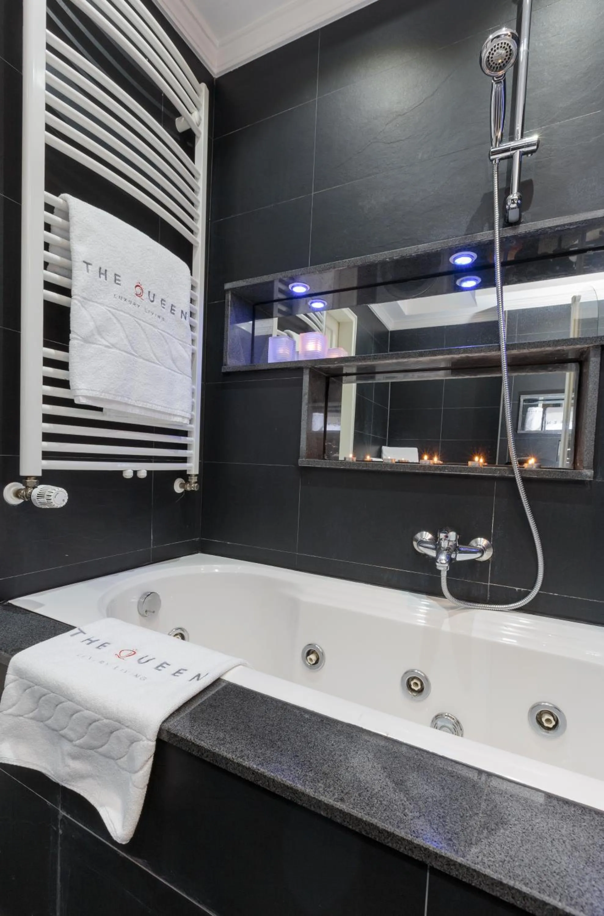 Shower in The Queen Luxury Apartments - Villa Giada