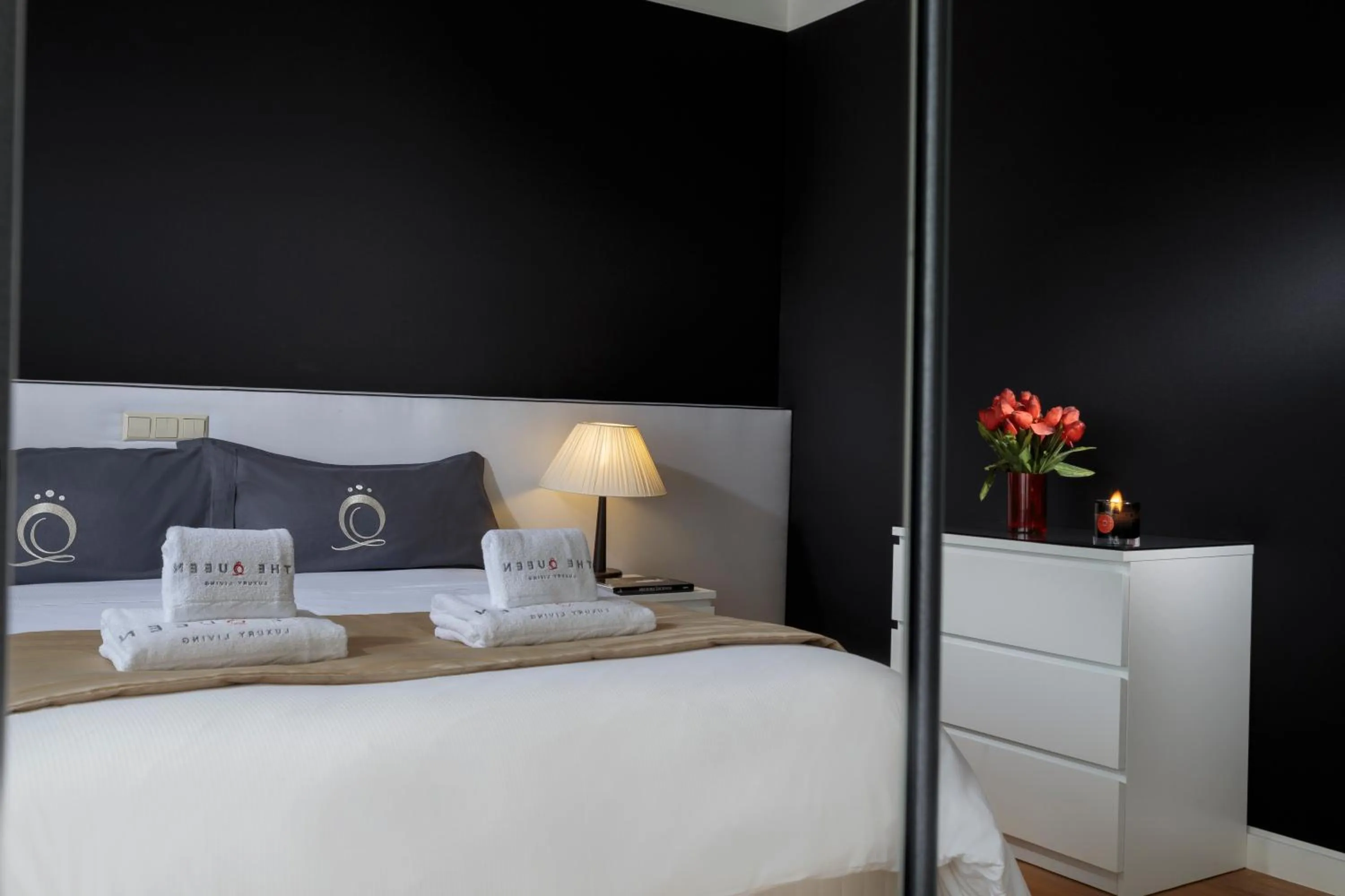 Bedroom, Bed in The Queen Luxury Apartments - Villa Giada