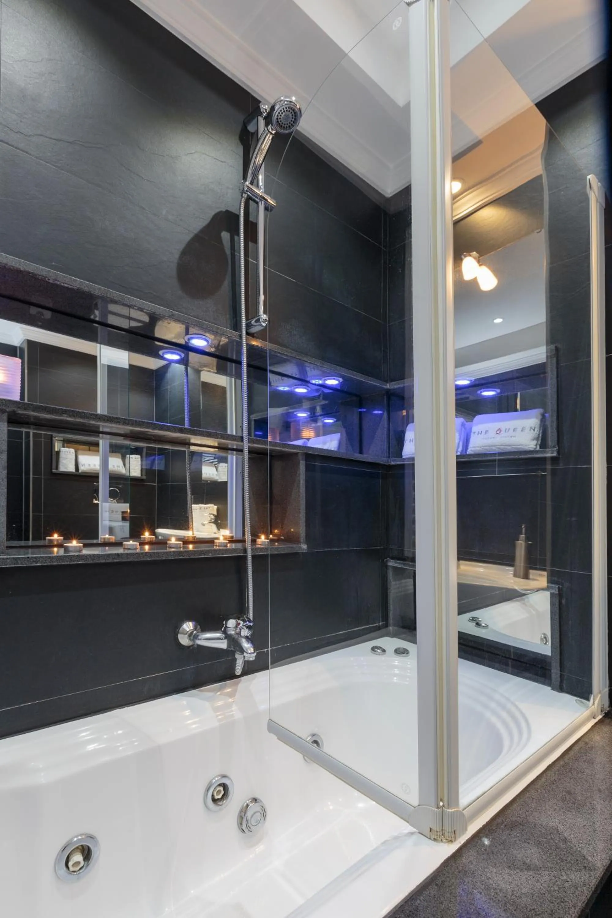 Hot Tub in The Queen Luxury Apartments - Villa Giada