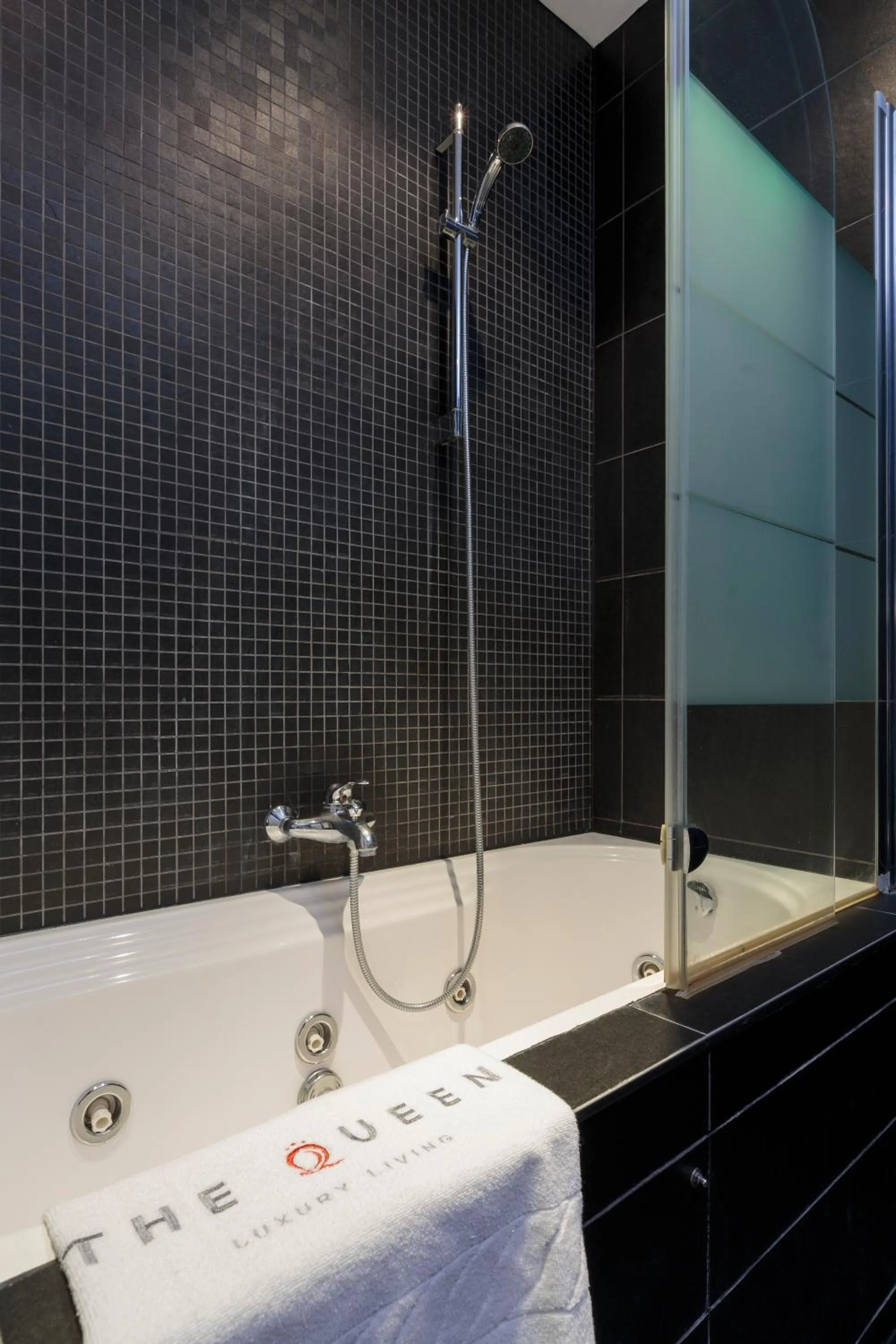 Shower in The Queen Luxury Apartments - Villa Giada