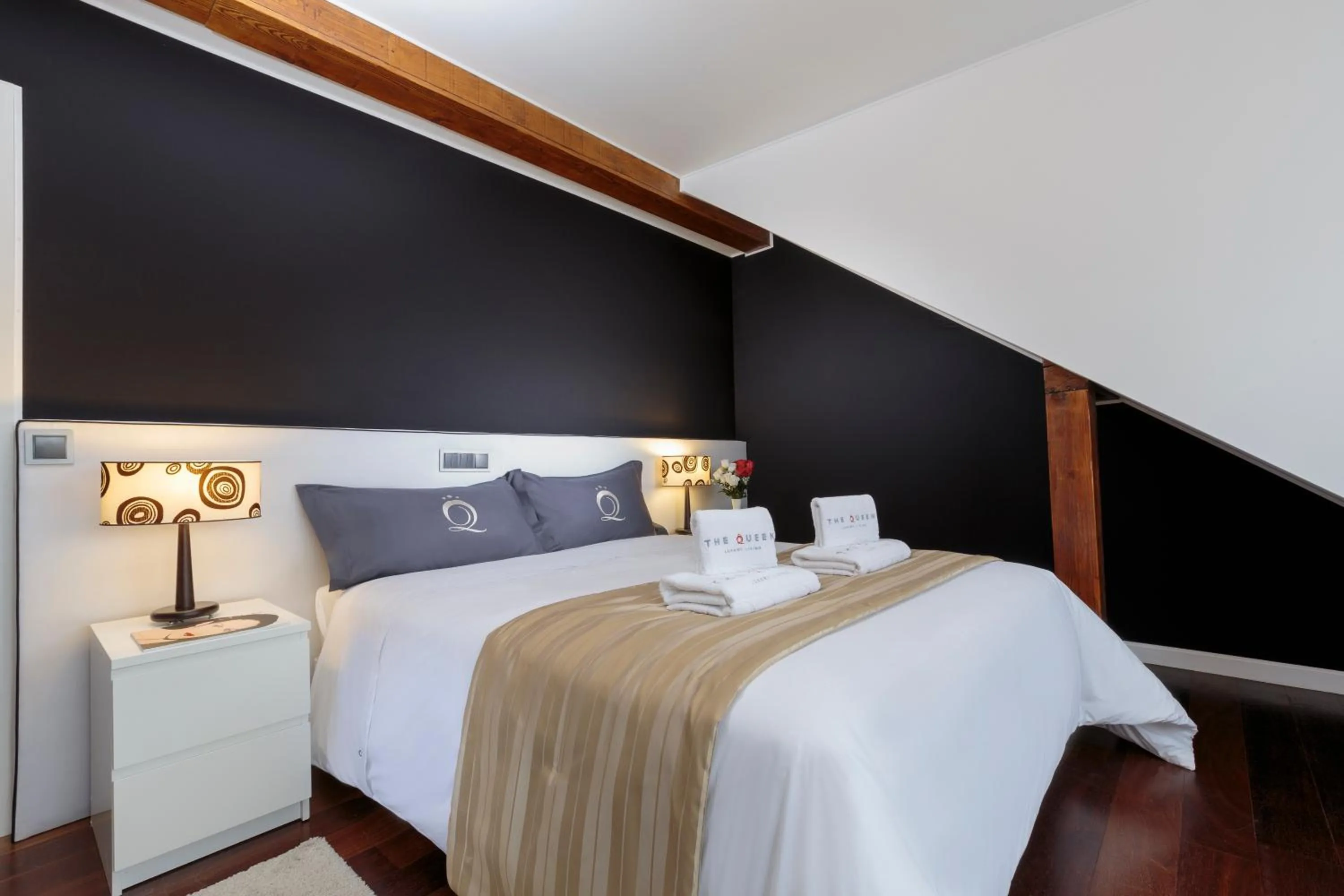 Bedroom, Bed in The Queen Luxury Apartments - Villa Giada