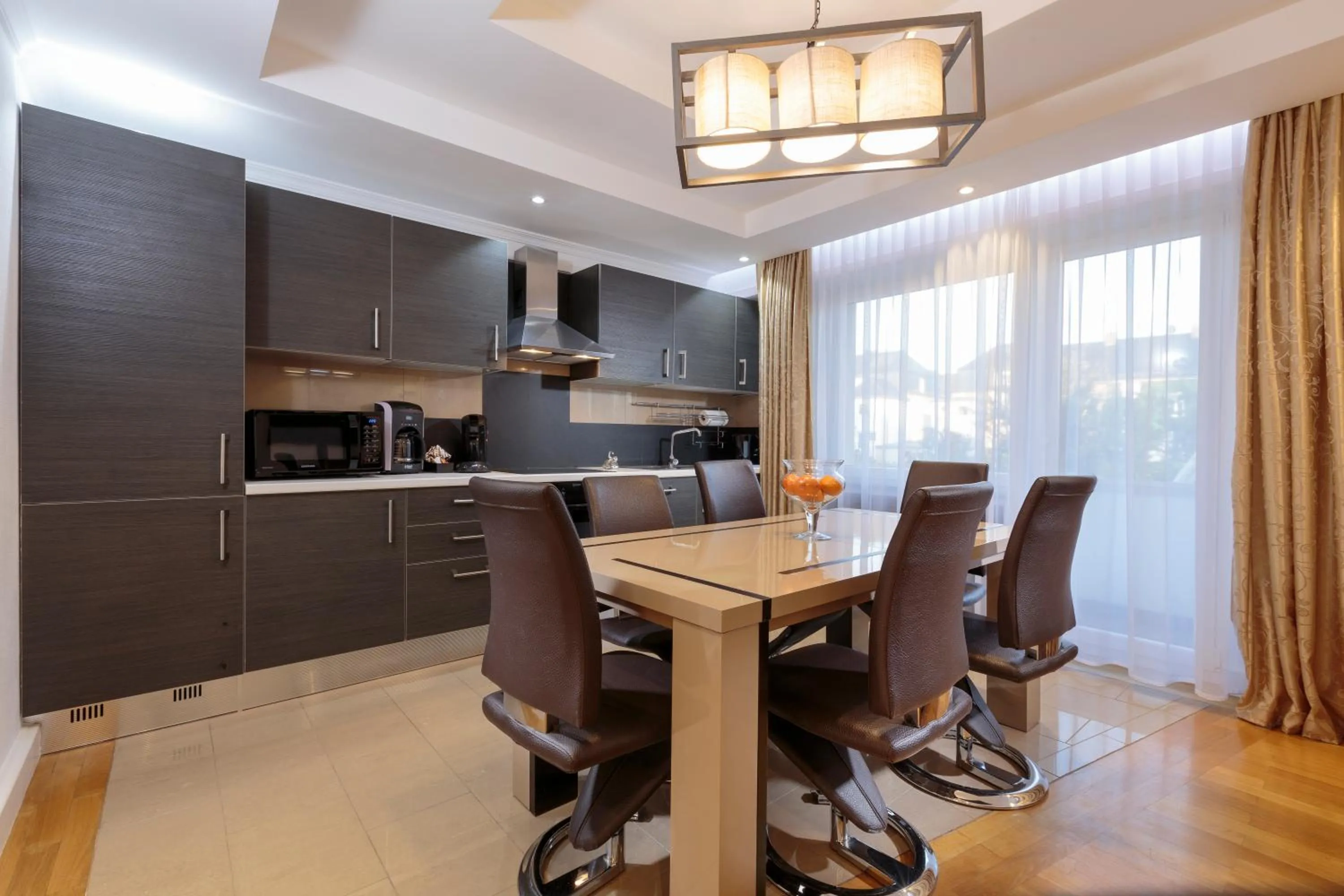 Kitchen or kitchenette in The Queen Luxury Apartments - Villa Giada