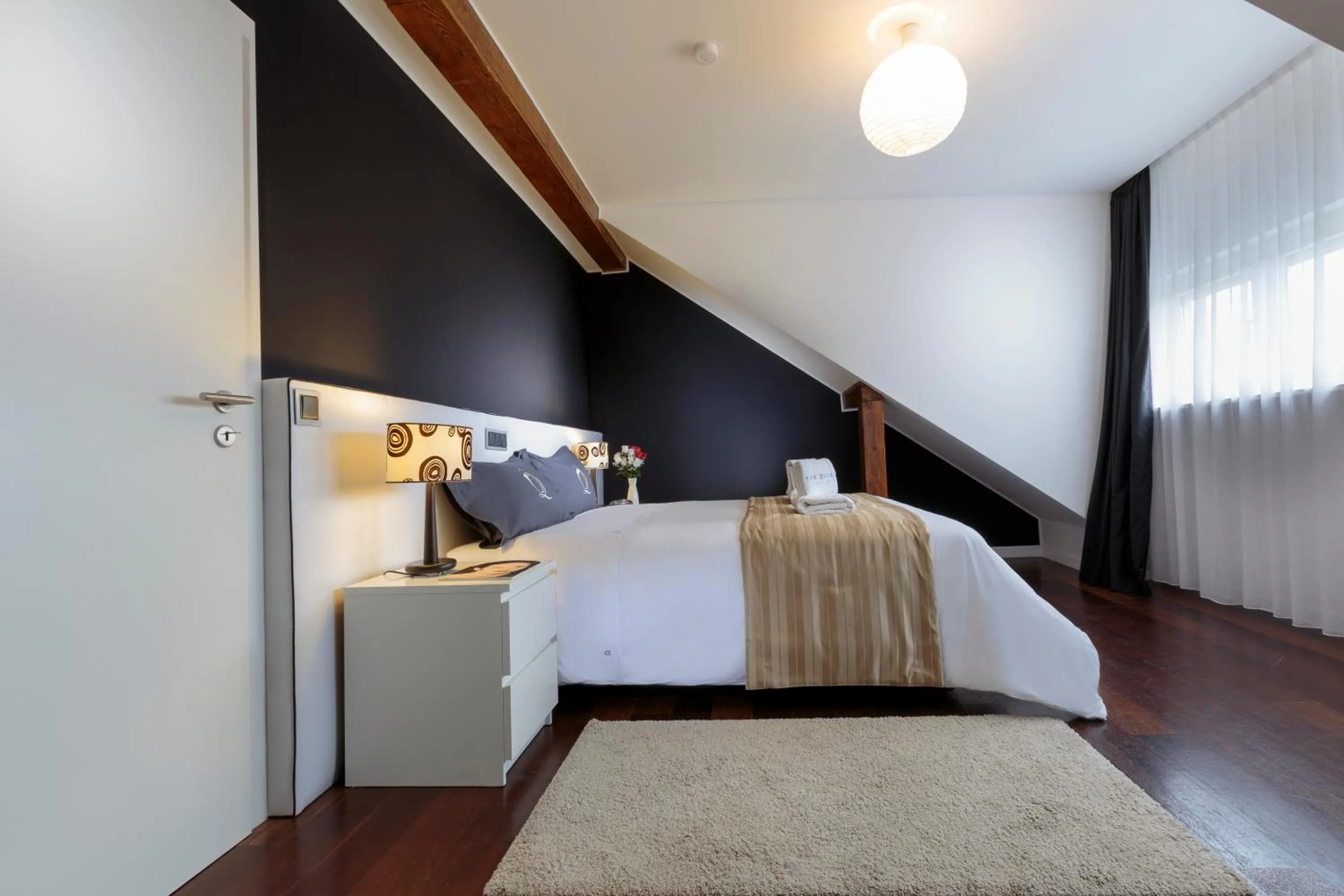 Bedroom, Bed in The Queen Luxury Apartments - Villa Giada