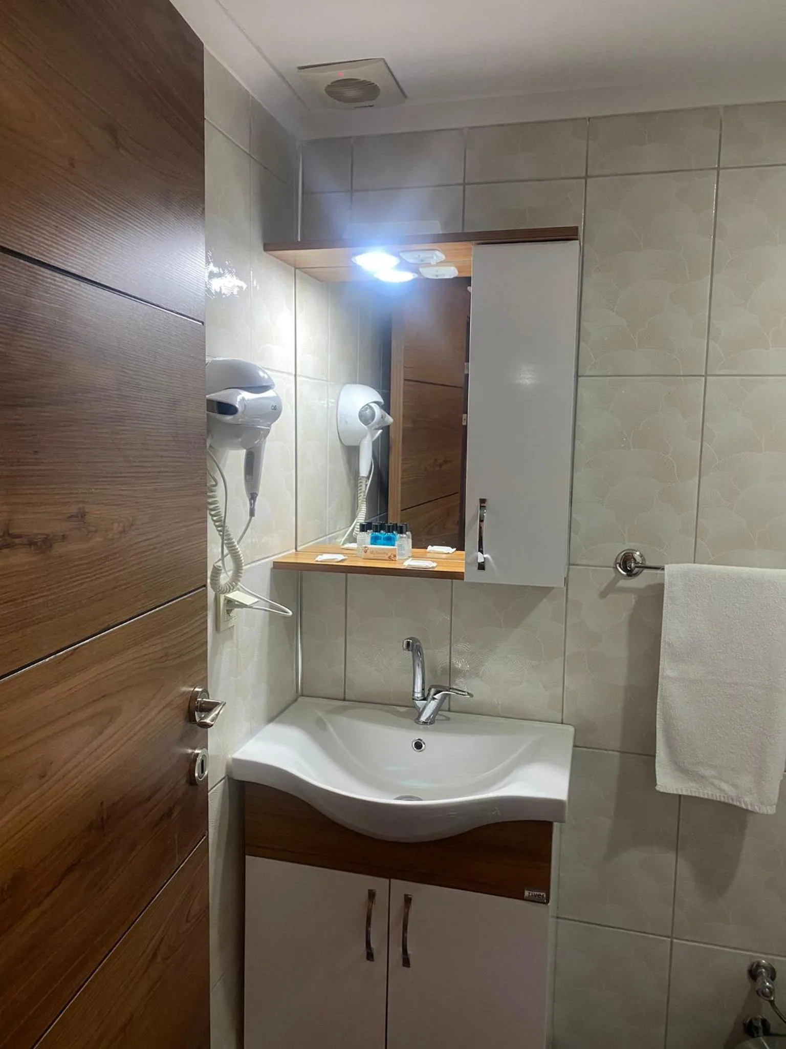 Shower in Dream Town Hotel&Restaurant