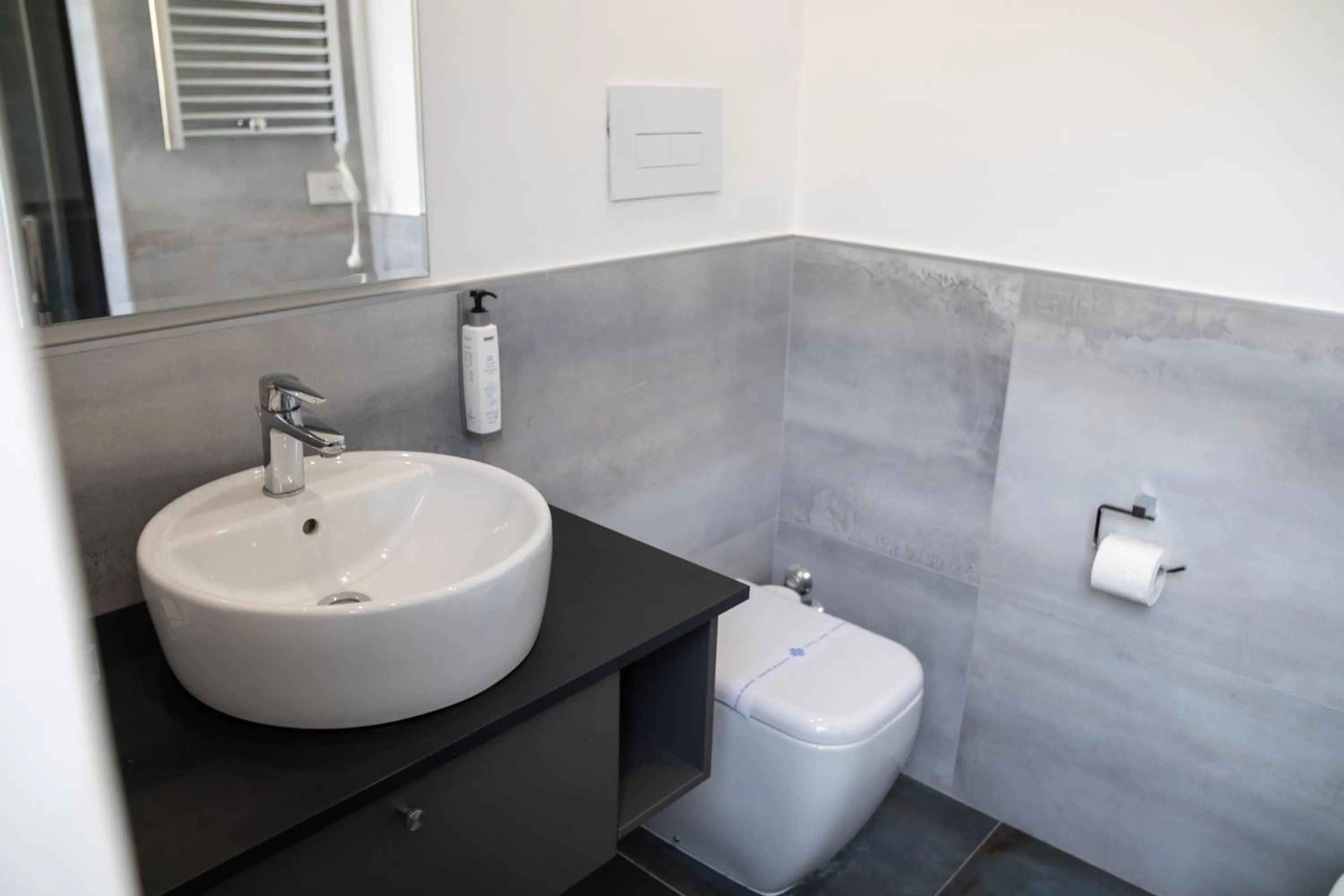 Toilet in Palazzo Cappuccini Art Relais