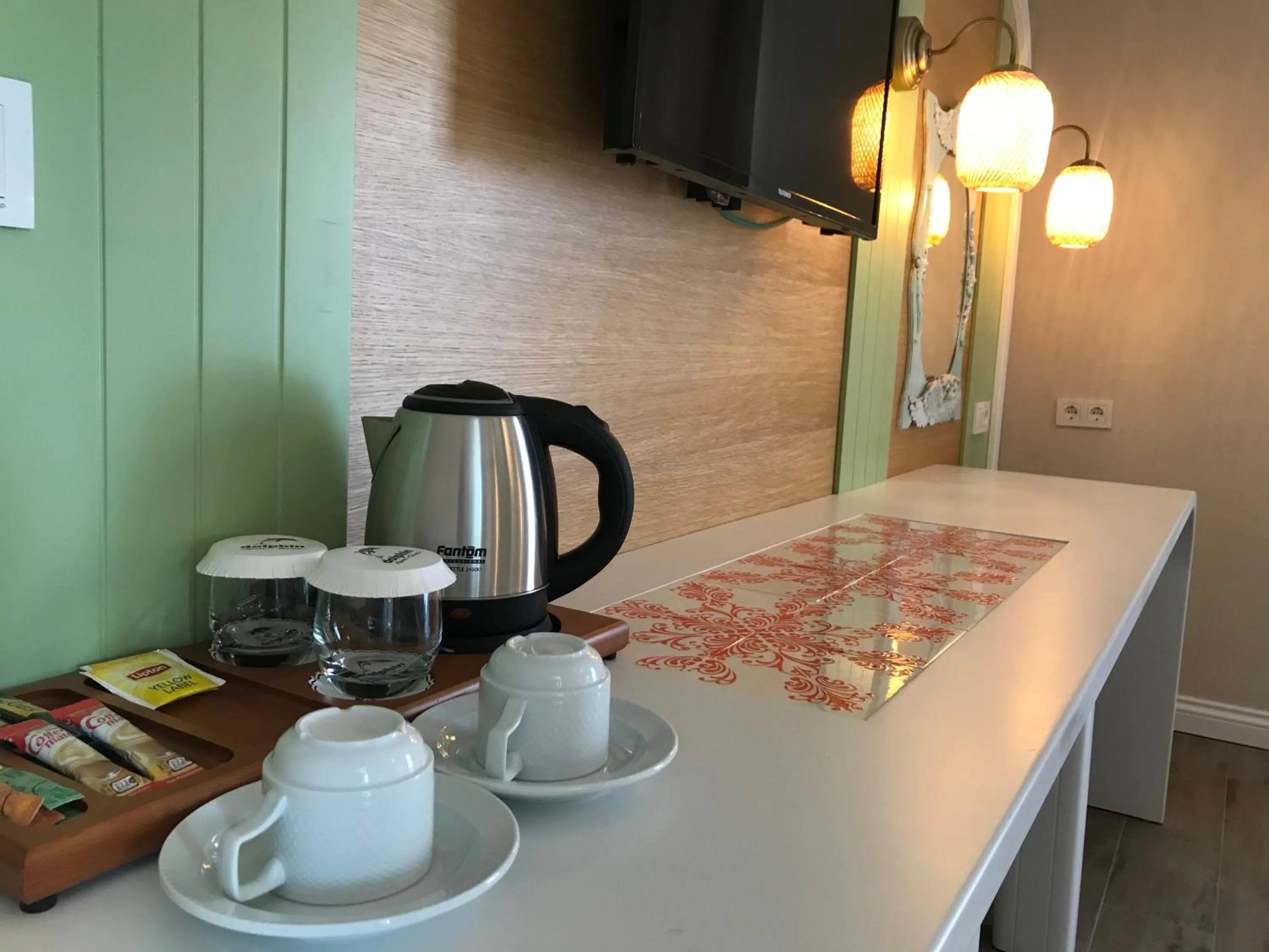 Coffee/tea facilities in Dolphin Park Hotel
