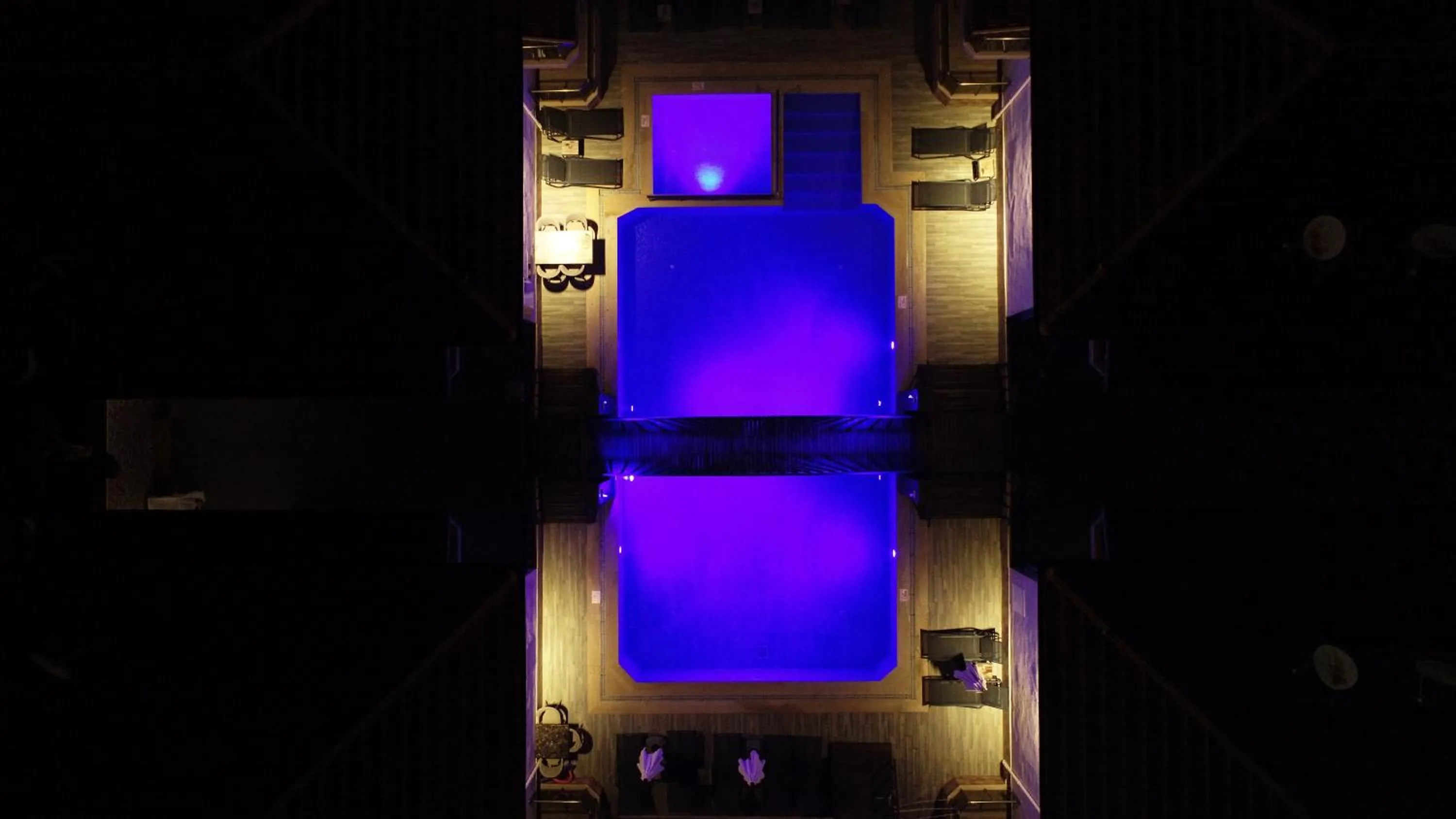 Swimming pool in Dolphin Park Hotel