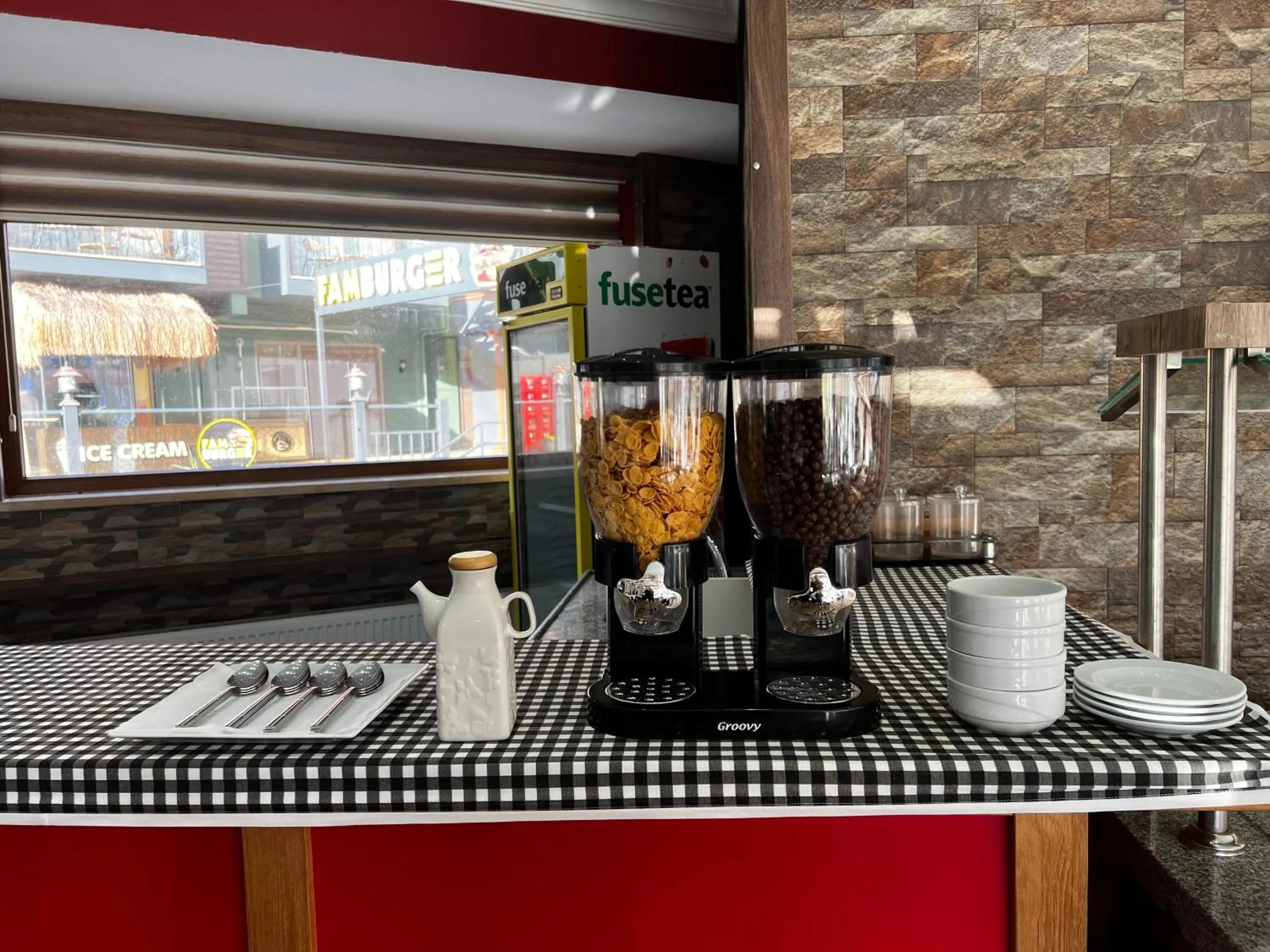 Restaurant/places to eat in Dolphin Park Hotel