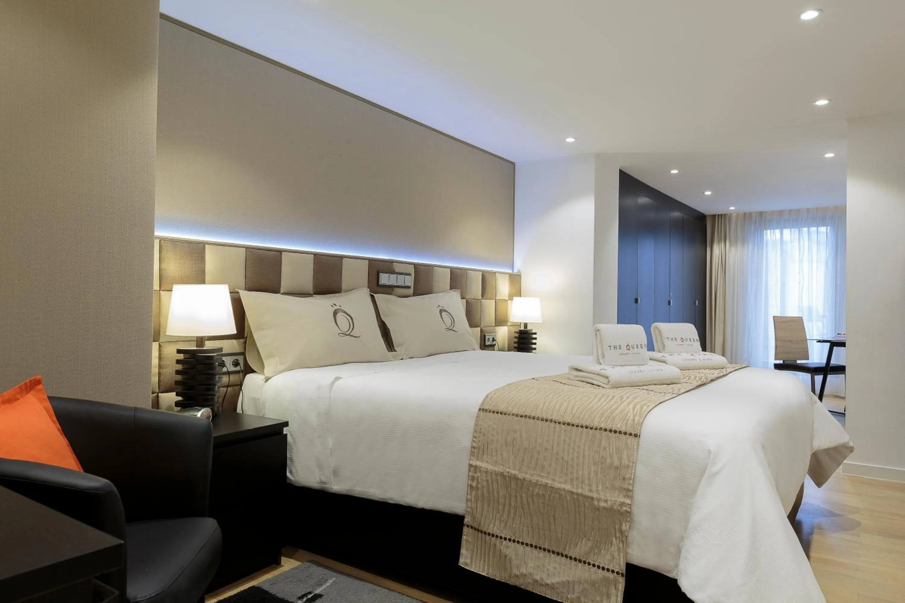 Bedroom, Bed in The Queen Luxury Apartments - Villa Liberty